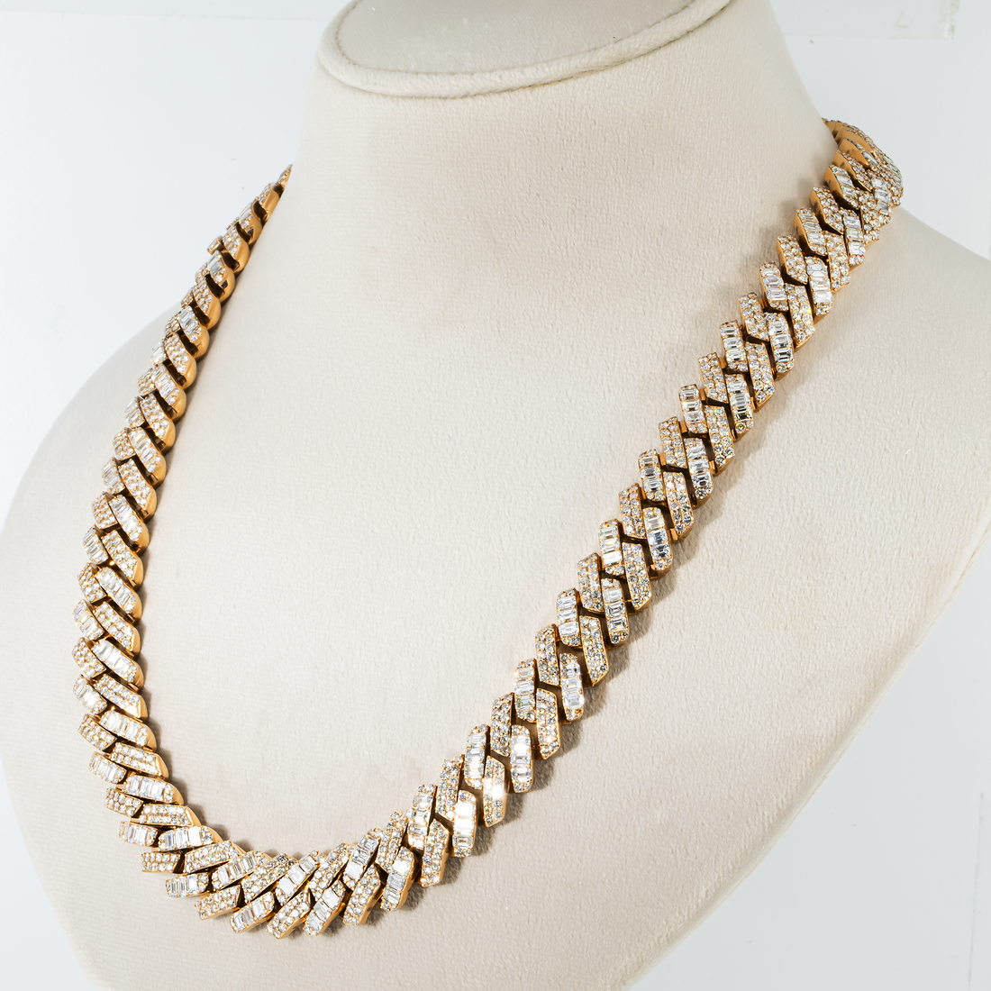 Jewelry Trends for 2025: What’s In and What’s Out