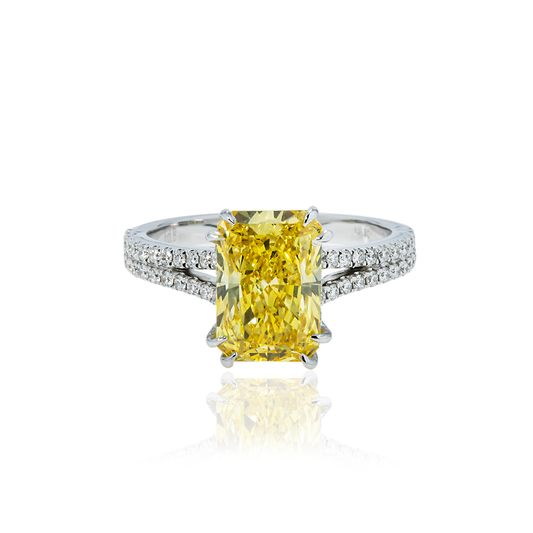 18K White Gold 3.32Ct Radiant Cut Fvy Diamond Engagement Ring 3.83Ctw Bridal