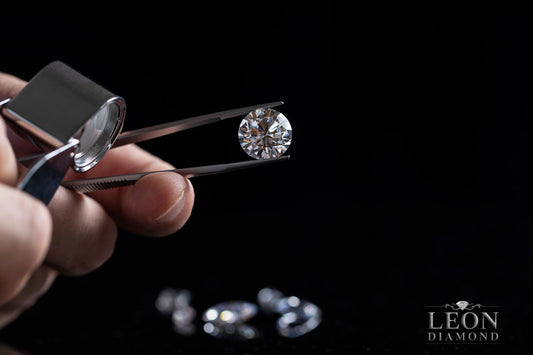 How Carat Weight Sized Affects Diamond - Leon Diamond 