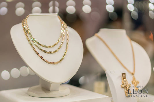 Incorporate Statement Jewelry into Casual Looks - Leon Diamond 