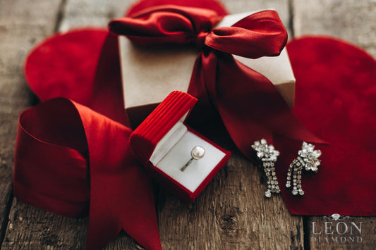 A Complete Guide About Personalized Jewelry - Leon Diamond 