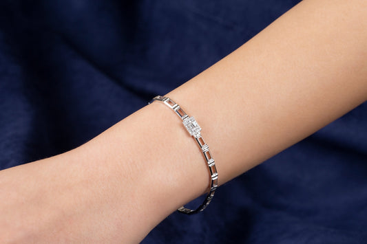 Measuring Wrist for Bracelets - Leon Diamond 