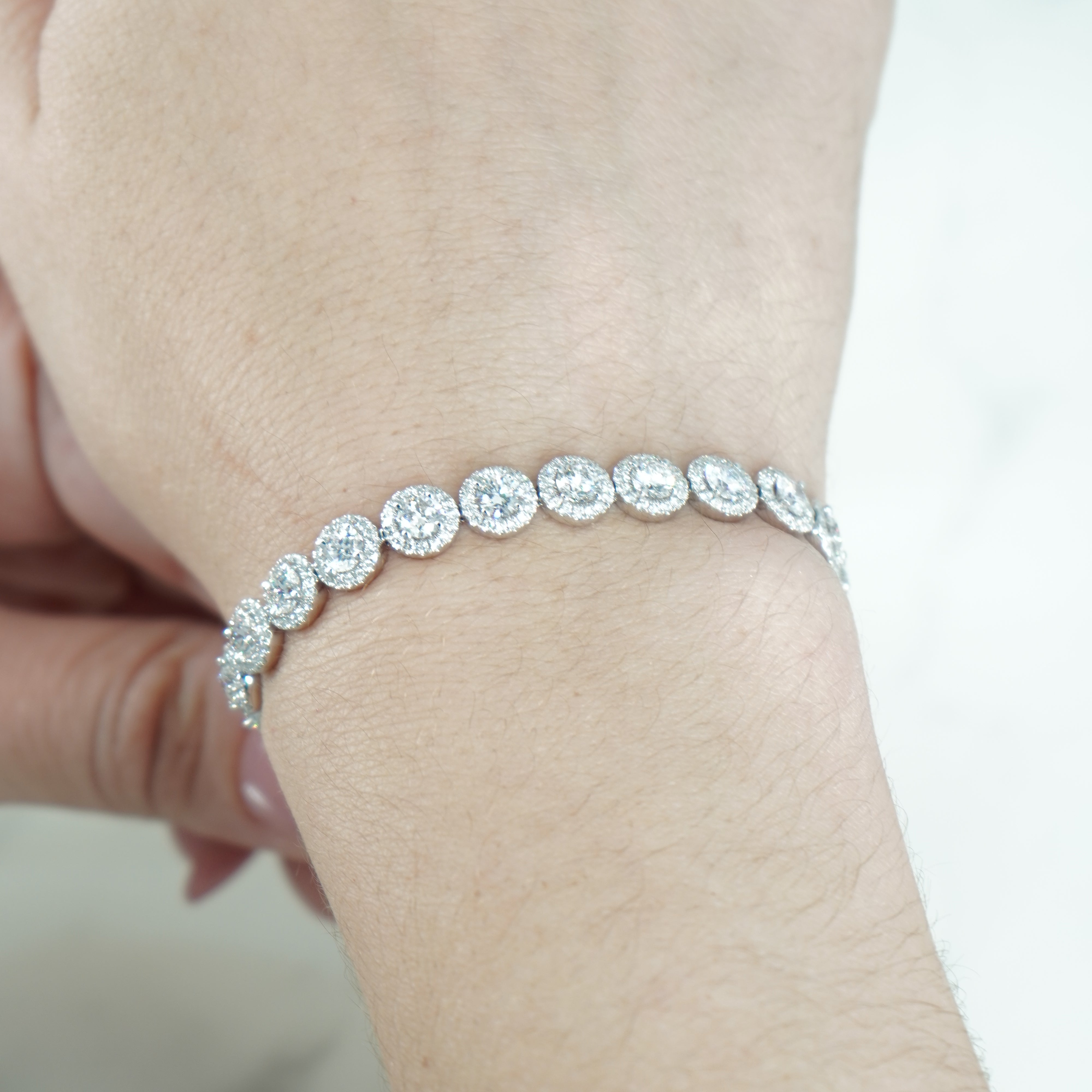18K White Gold Round Diamond Halo Bracelet 8.62Ct Bracelets
