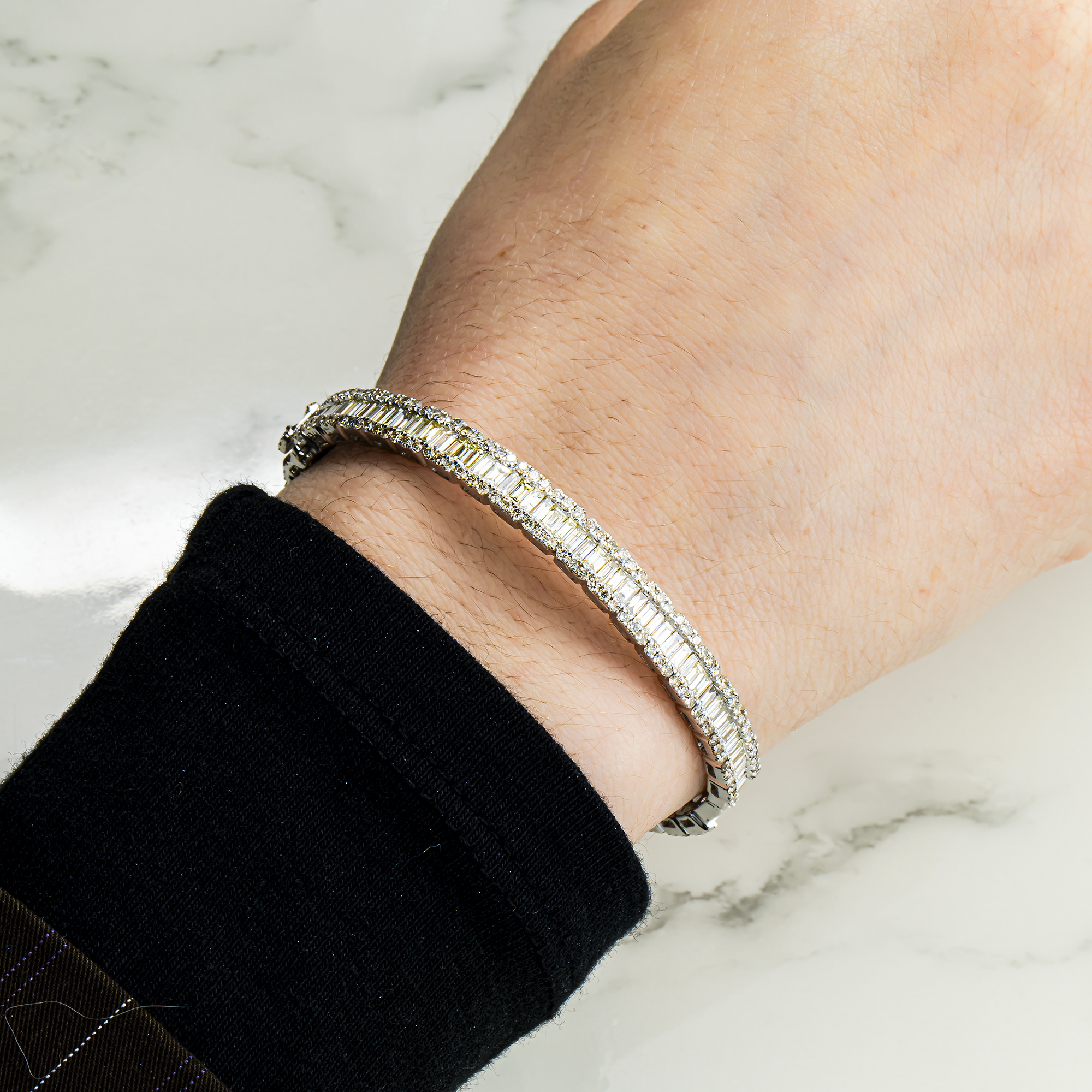 14K White Gold Emerald Diamond Bangle Bracelet 6.90ct