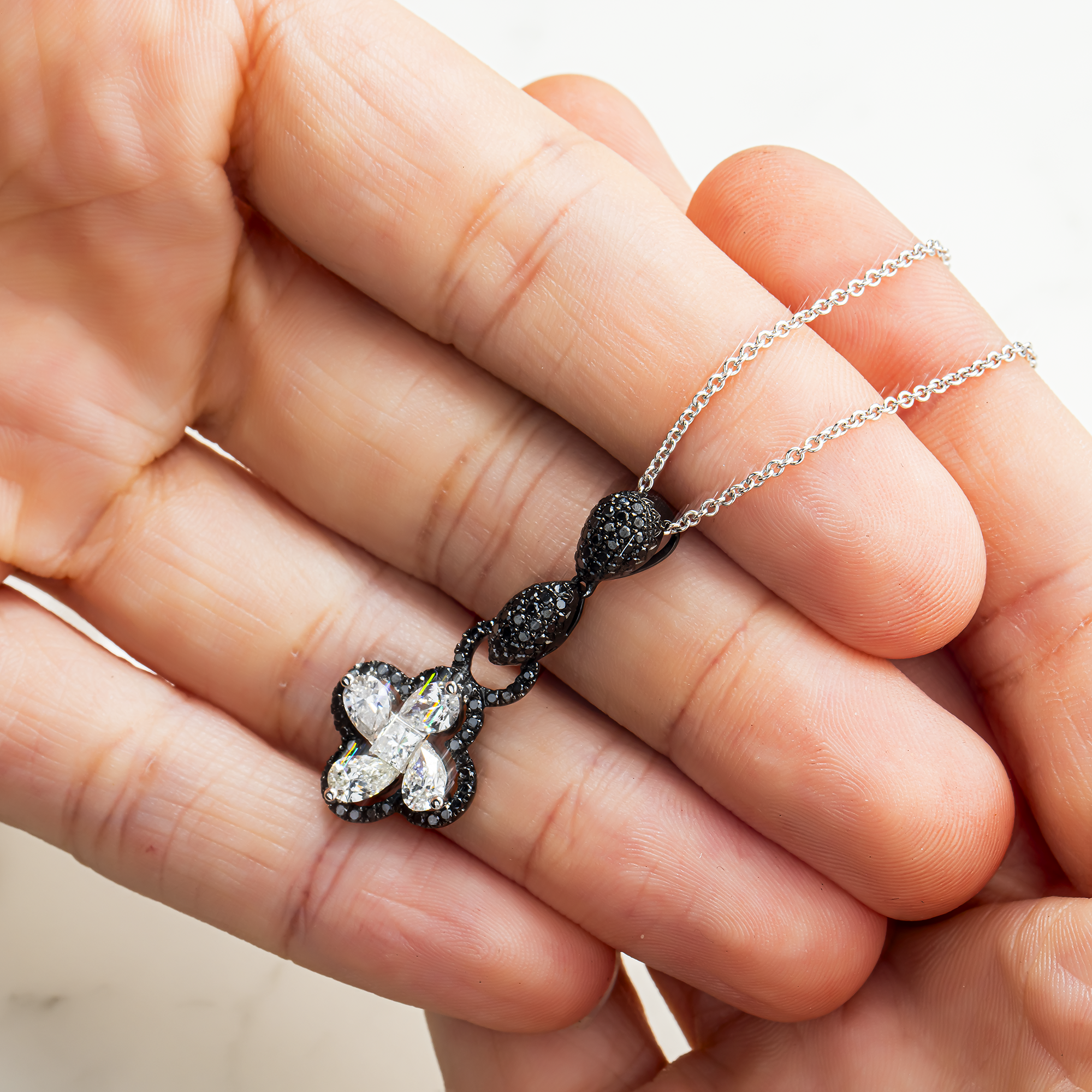 14K White & Black Gold White & Black Diamond Pendant & Chain Necklace 1.84ct
