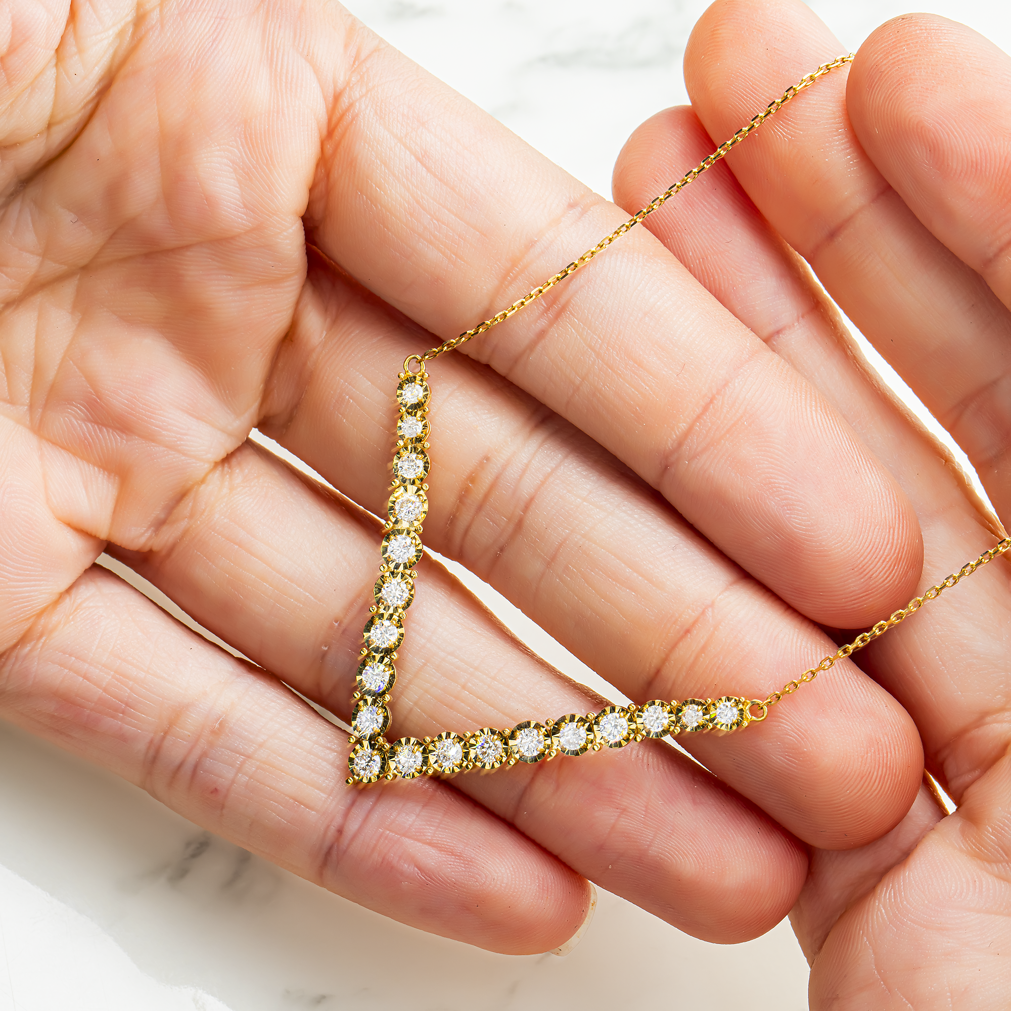 14K Yellow Gold Round Diamond V-Shape Drop Necklace 1.0ct