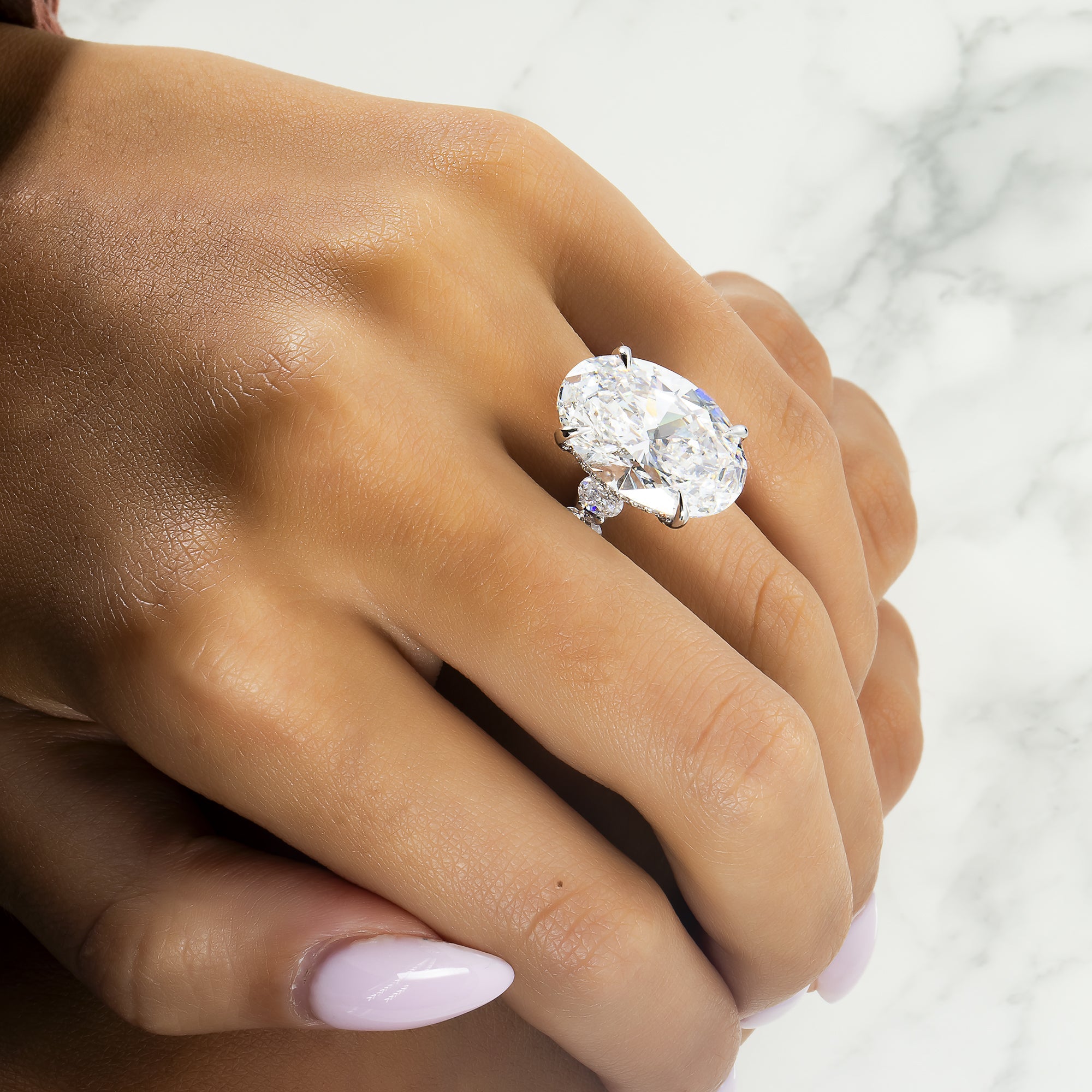 18K White Gold 12.50Ct Oval Cut Diamond Engagement Ring 15.90Ctw Bridal