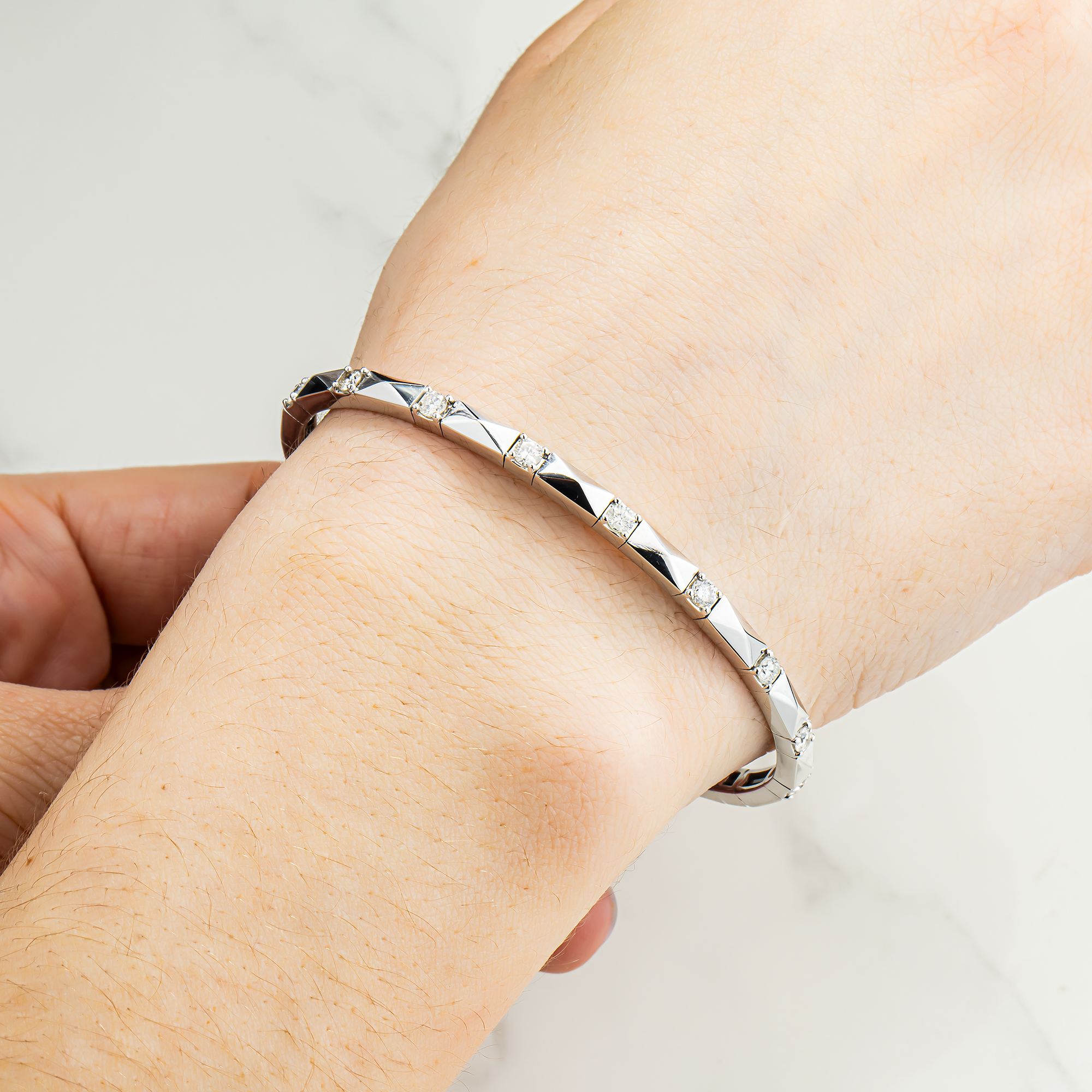 14K White Gold Round Diamond Bangle Bracelet 0.87ct