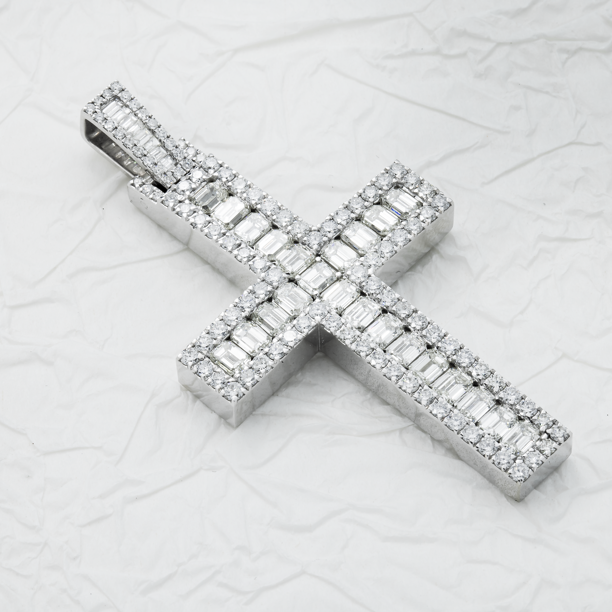 14K White Gold Round & Emerald Diamond Cross Pendant 6.96Ct