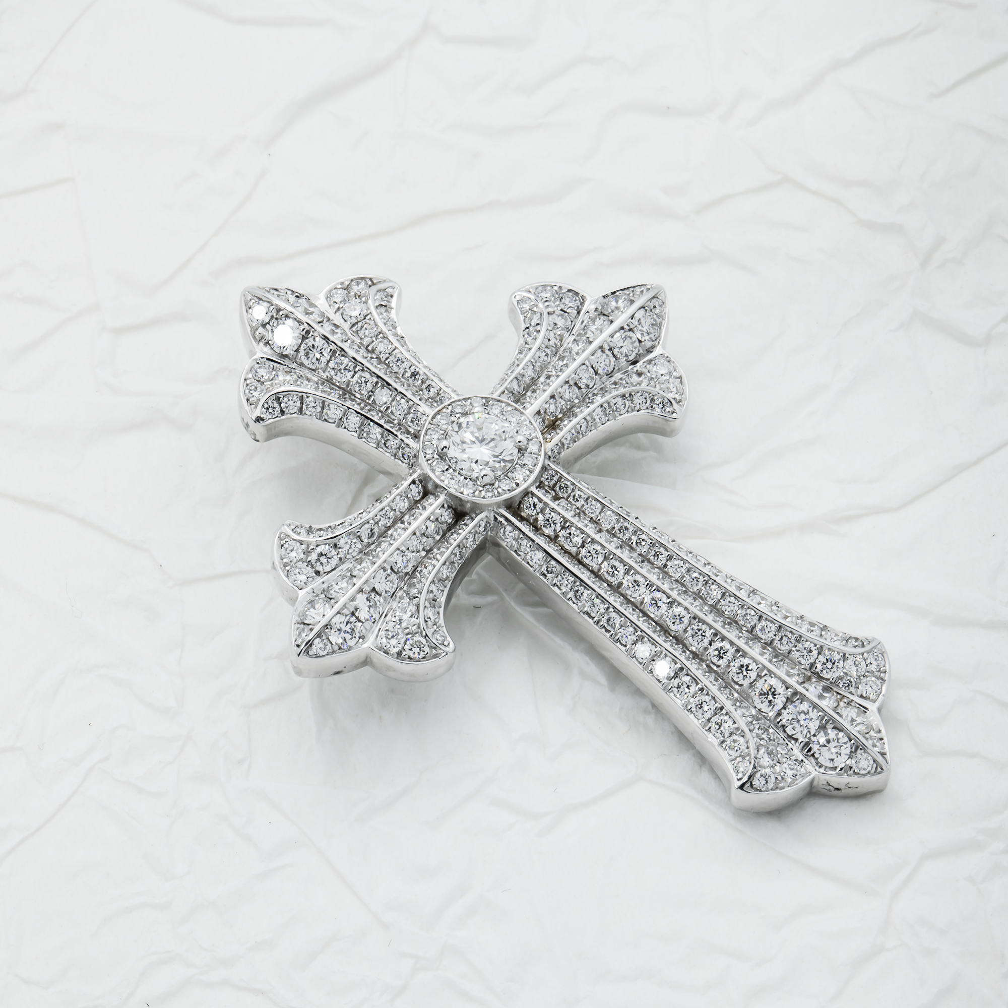 18K White Gold Round Diamond Cross Pendant 2.01Ct