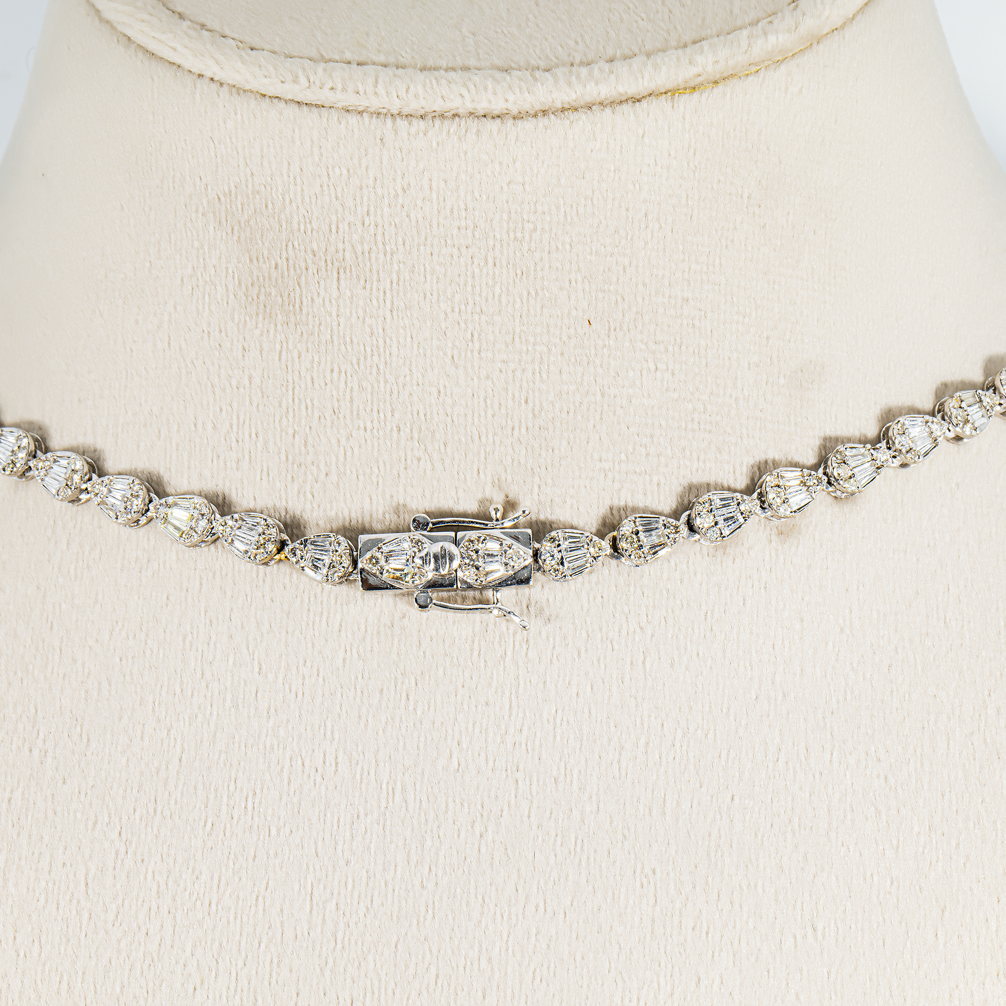 14K White Gold Baguette & Round Cut Flower Diamond Chain 18.98ct