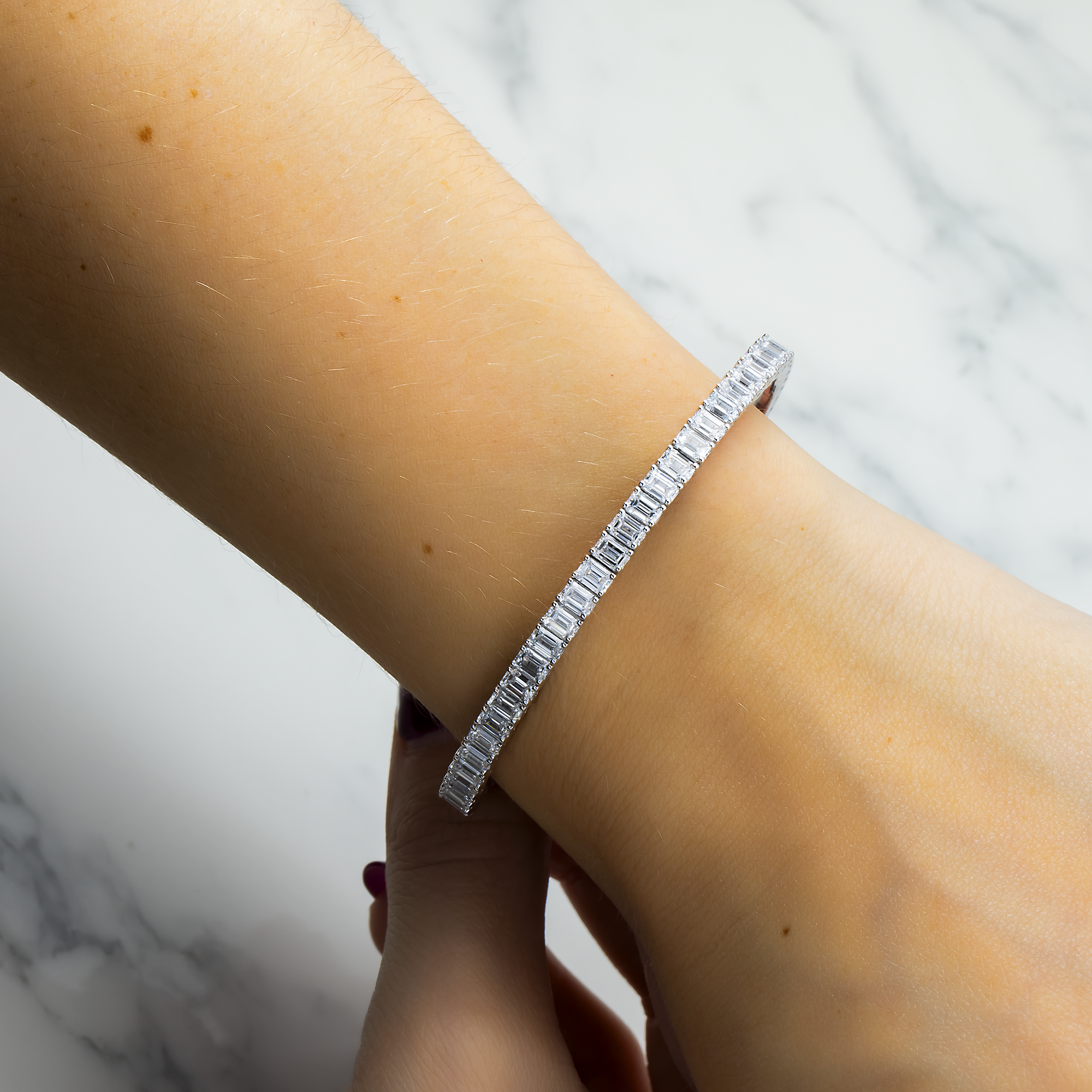 14K White Gold Emerald Diamond Bangle Bracelet 4.33ct
