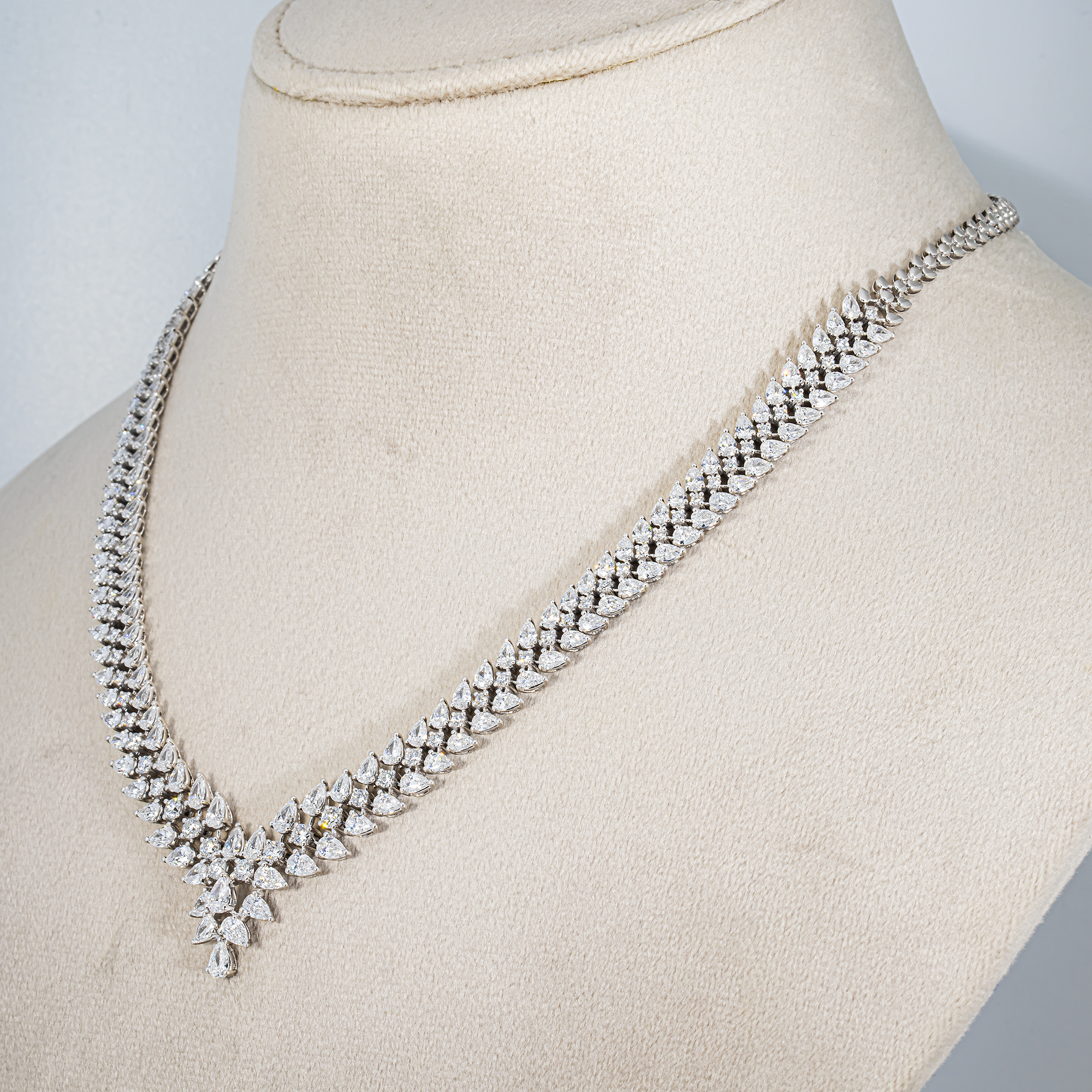 White Gold Pear & Round Diamond Necklace 13.19ct