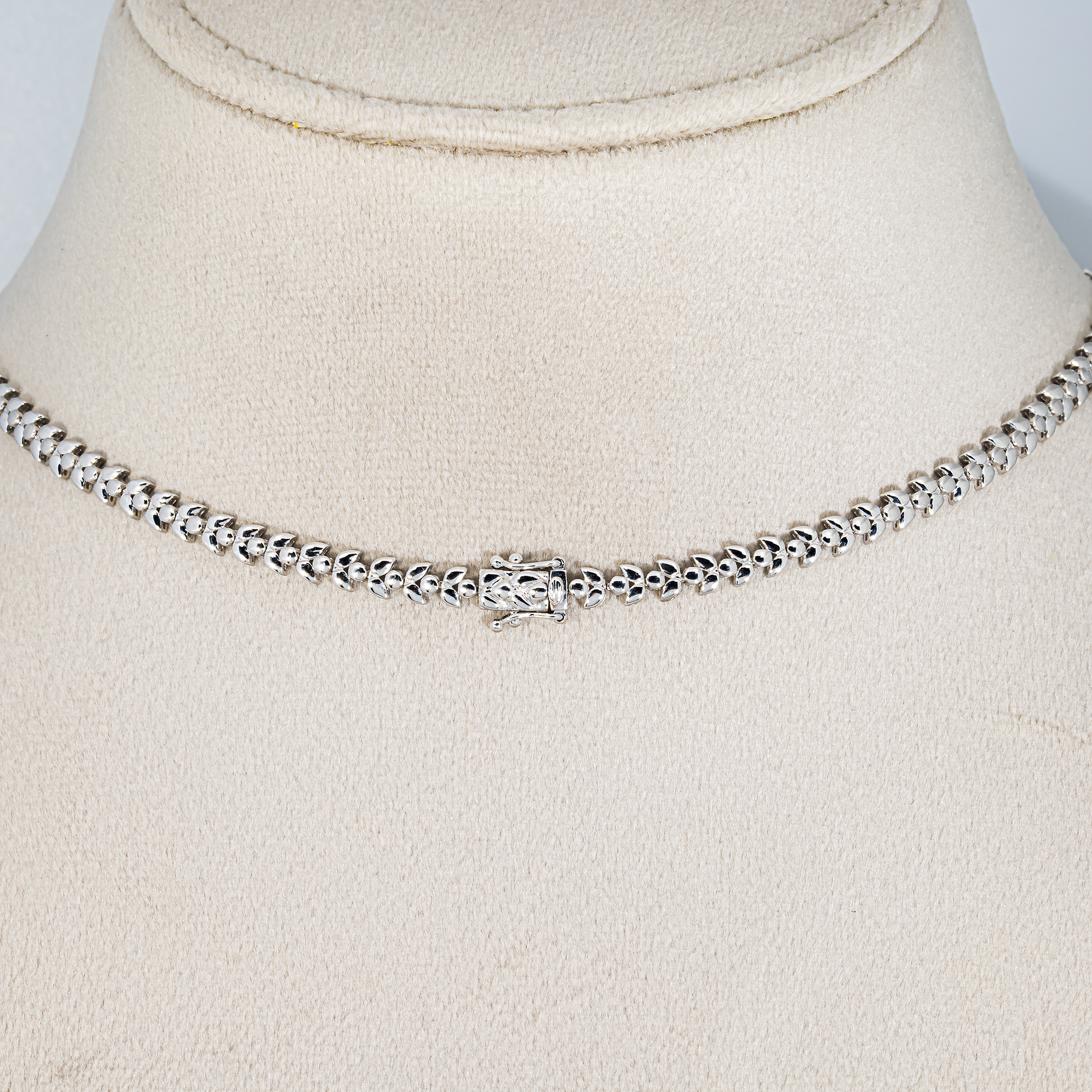 White Gold Pear & Round Diamond Necklace 13.19ct