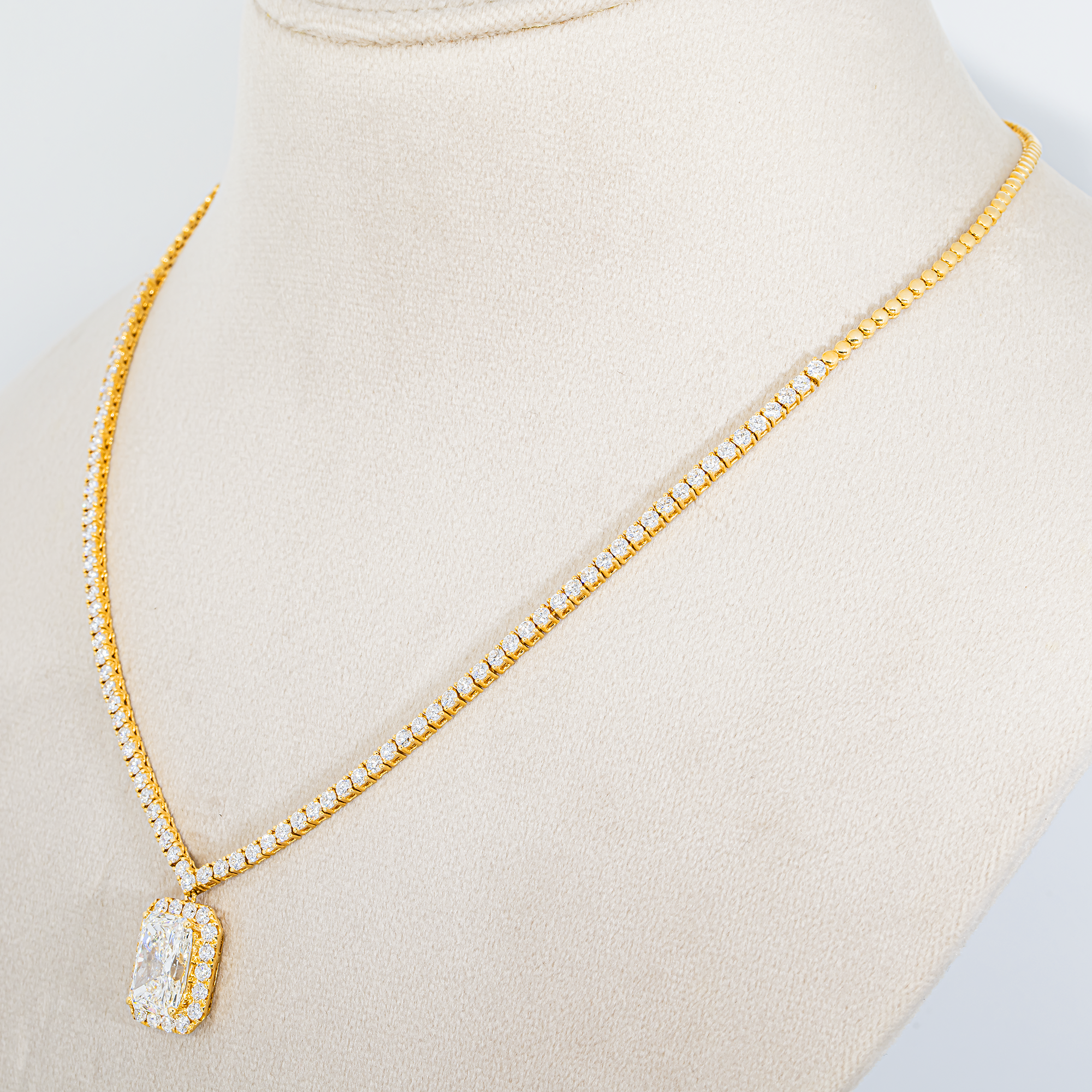 IGI 18K Yellow Gold Radiant Diamond Necklace 10.29ct
