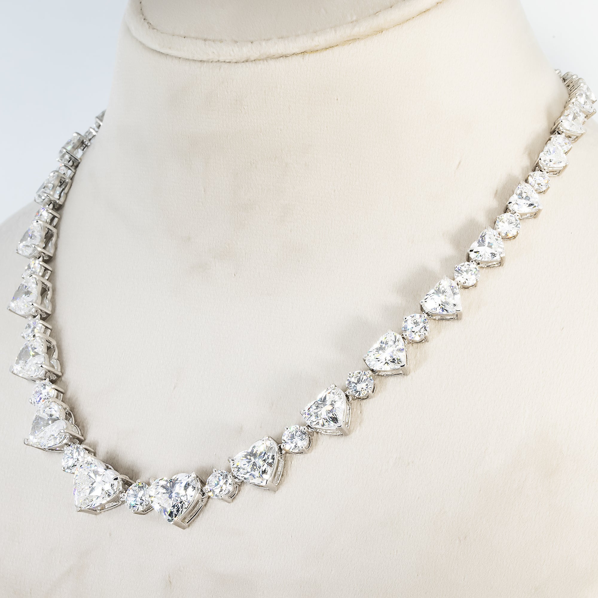 Igi 14K White Gold Graduated Heart & Round Cut Diamond Necklace 61.30Ct Necklace
