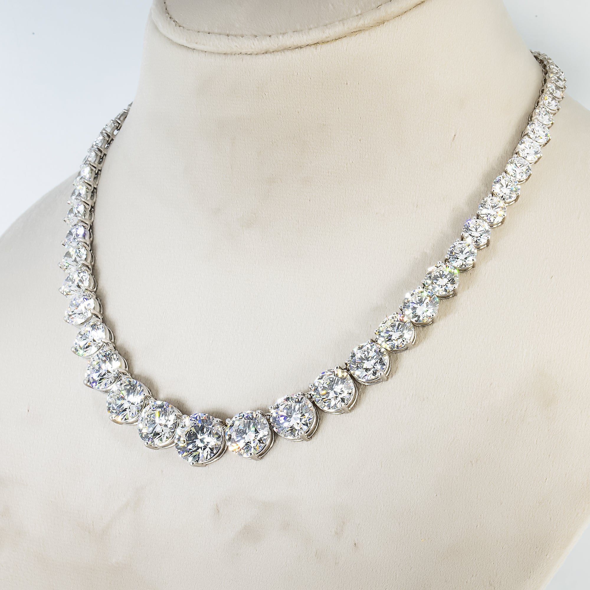 18K White Gold Graduated Round Diamond Tennis Chain 84.70Ct Necklace