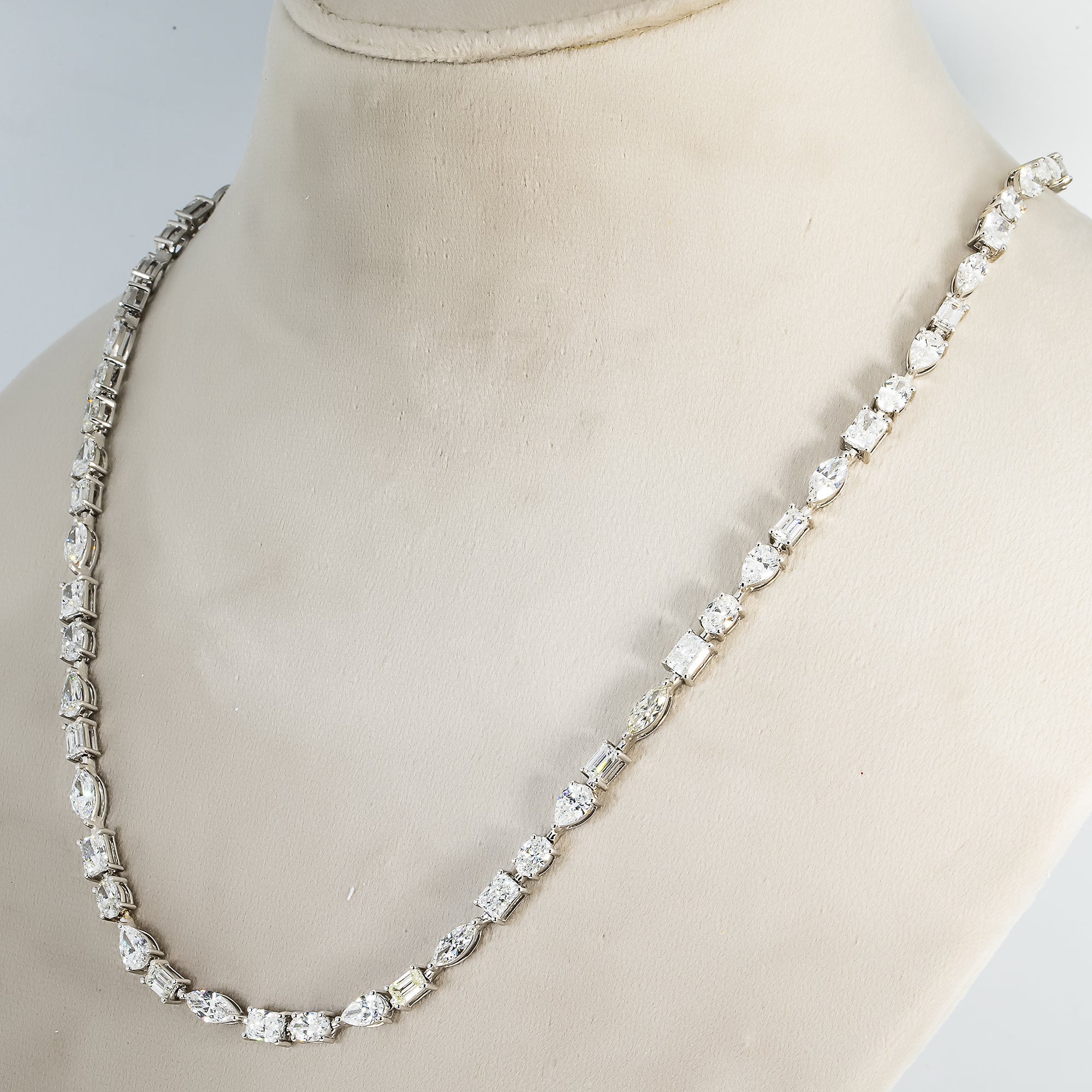 14K White Gold Multi-Cut Diamond Tennis Necklace 31.91Ct Chains