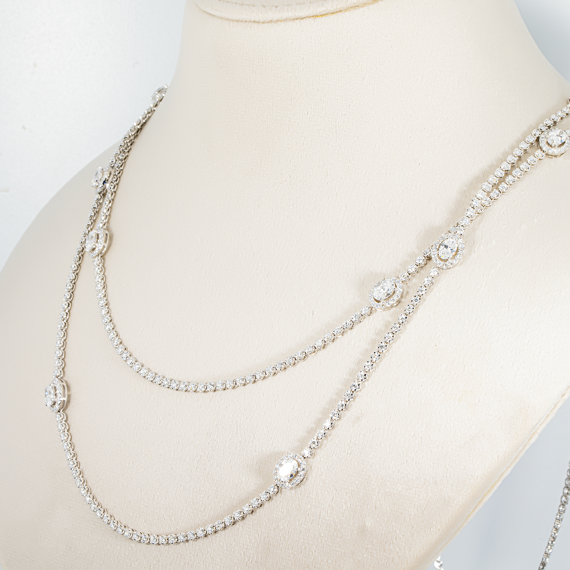 White Gold Oval Cut & Round Diamond Necklace 17.58ct