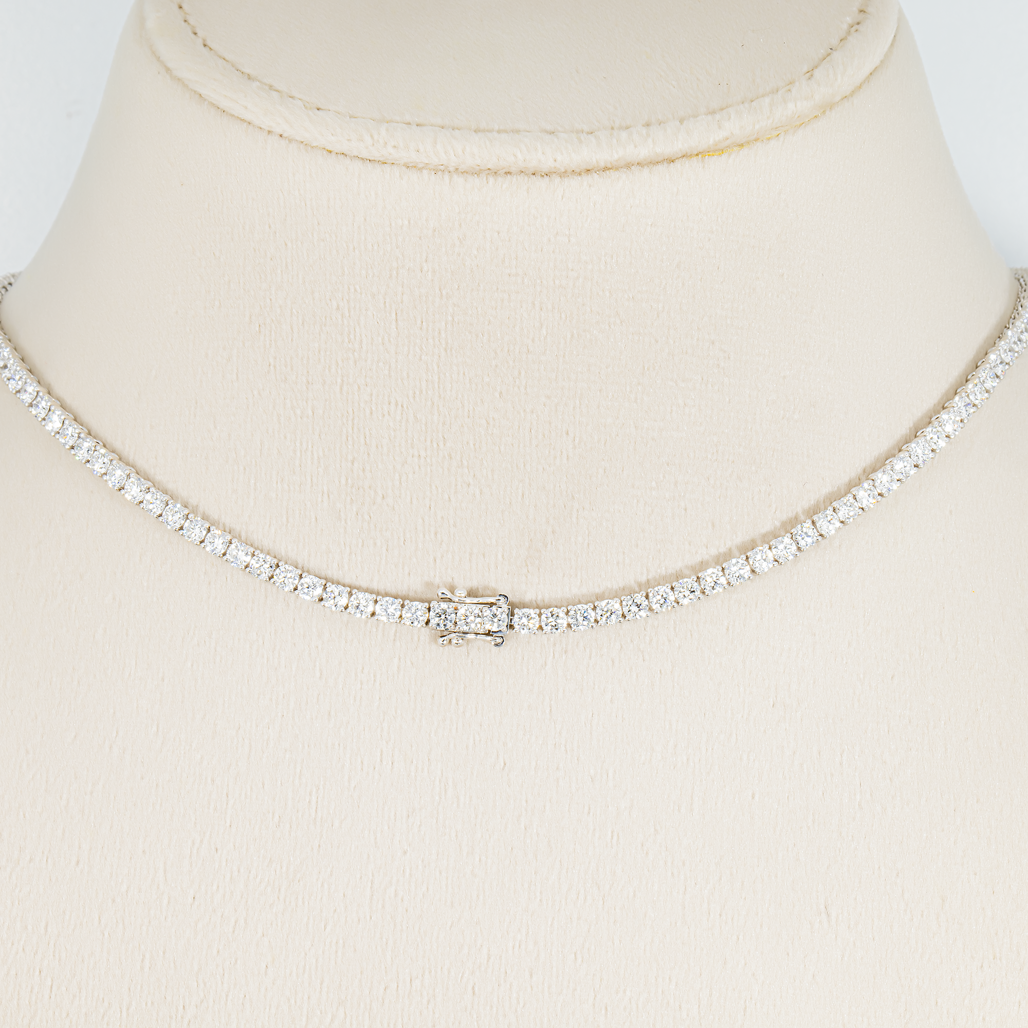 IGI 18K White Gold Oval Cut Diamond Necklace 19.8ct