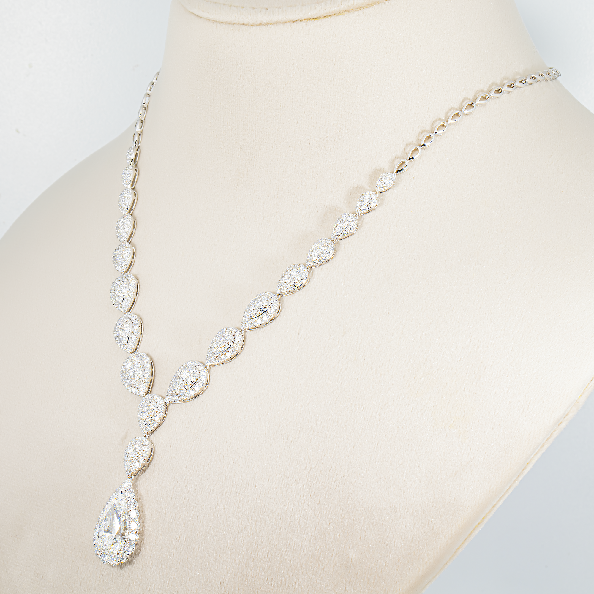 IGI 18K White Gold Round & Pear Cut Diamond Drop Necklace 12.34ct