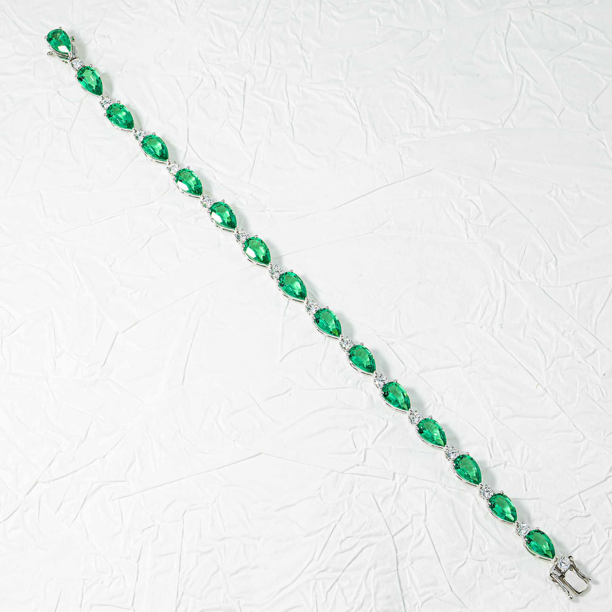 White Gold Pear Cut Emerald & Round Diamond Bracelet 14.0ct