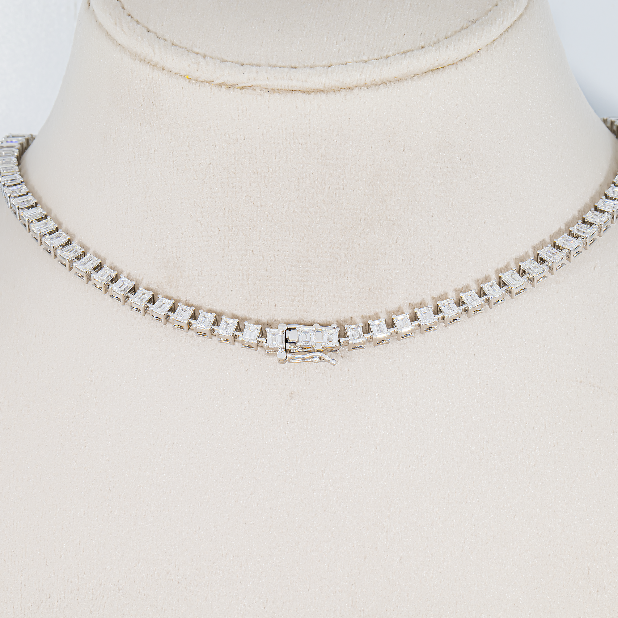 14K White Gold Graduated Emerald Diamond Tennis Chain 32.52ct