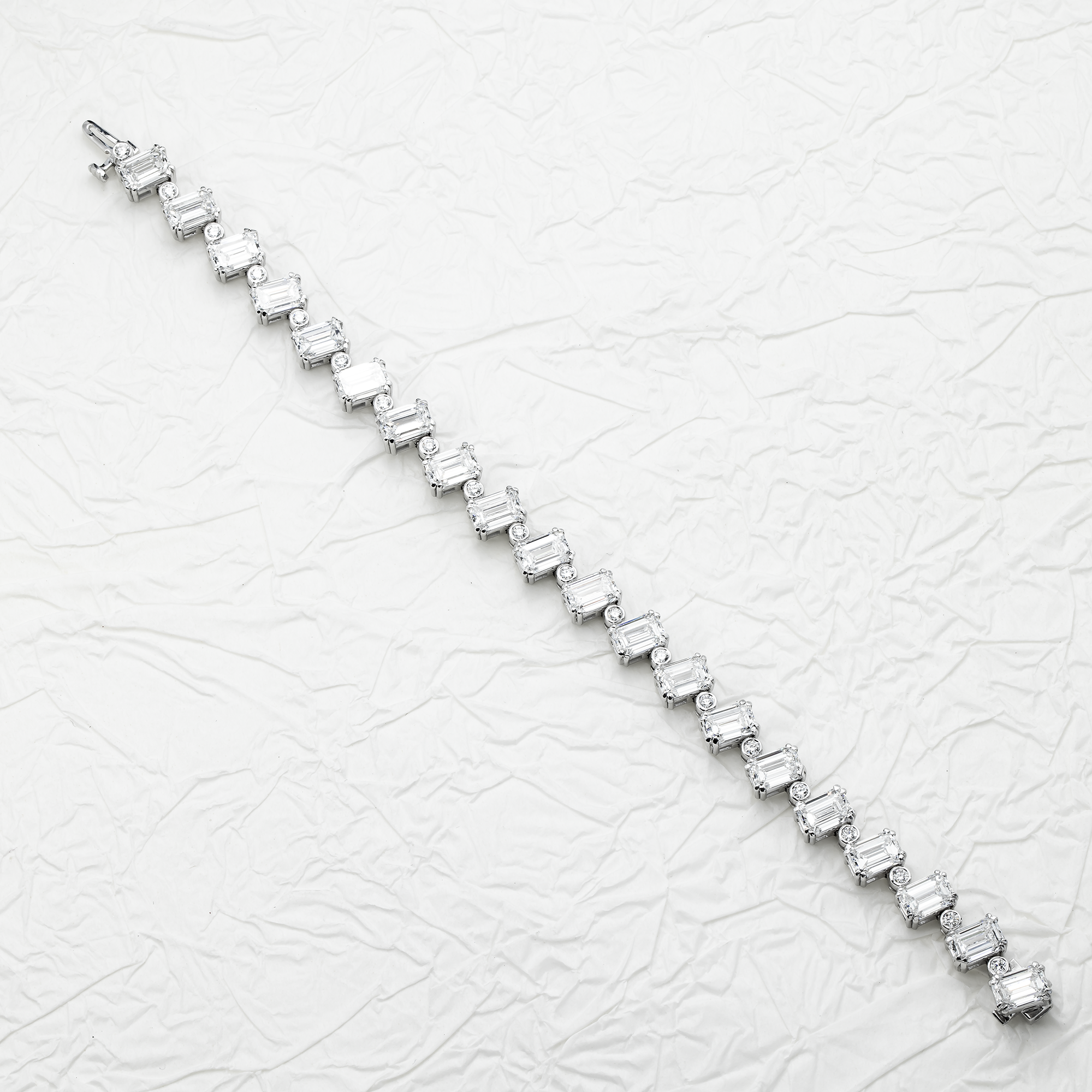 14K White Gold Emerald & Round Cut Diamond Bracelet 20.77ct