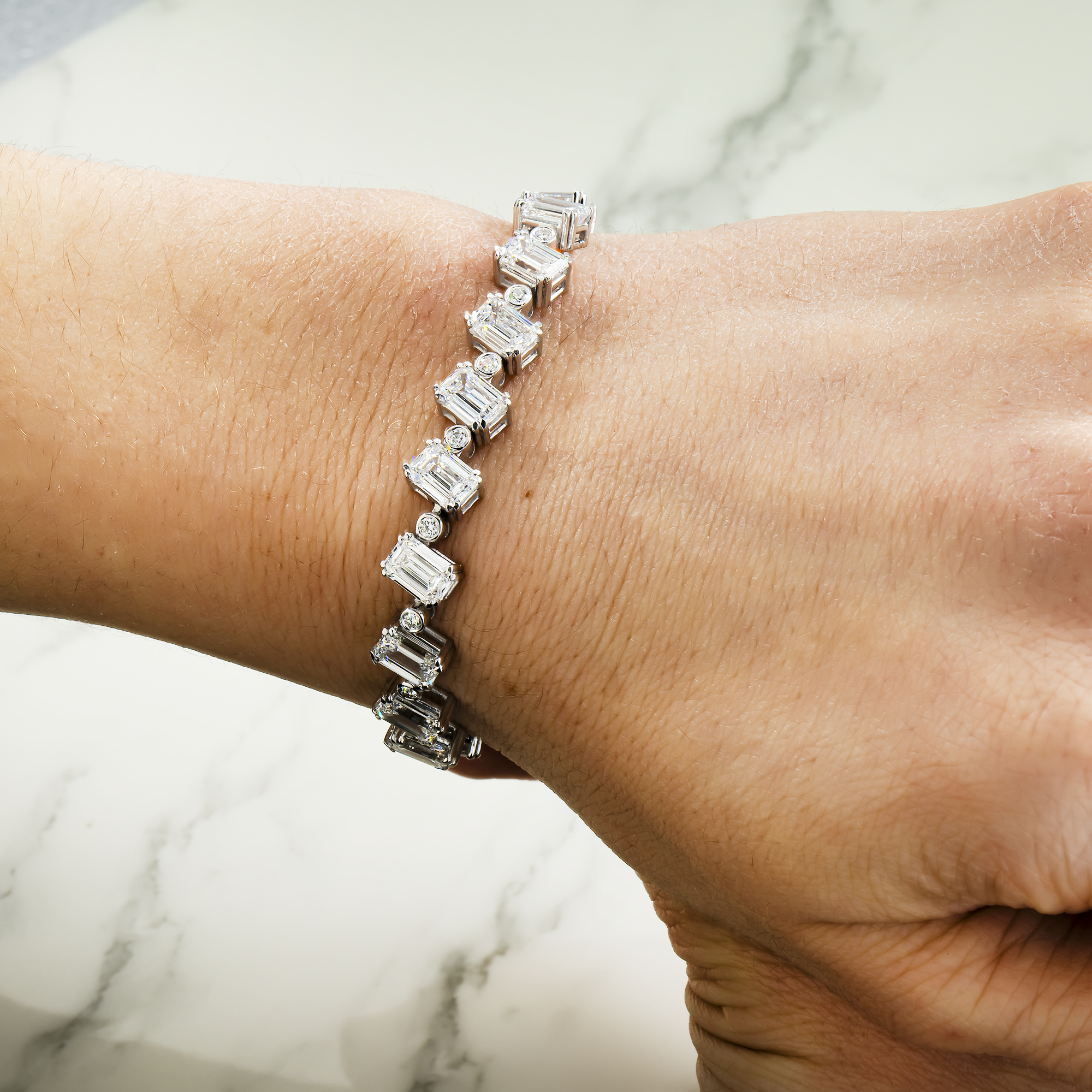 14K White Gold Emerald & Round Cut Diamond Bracelet 20.77ct