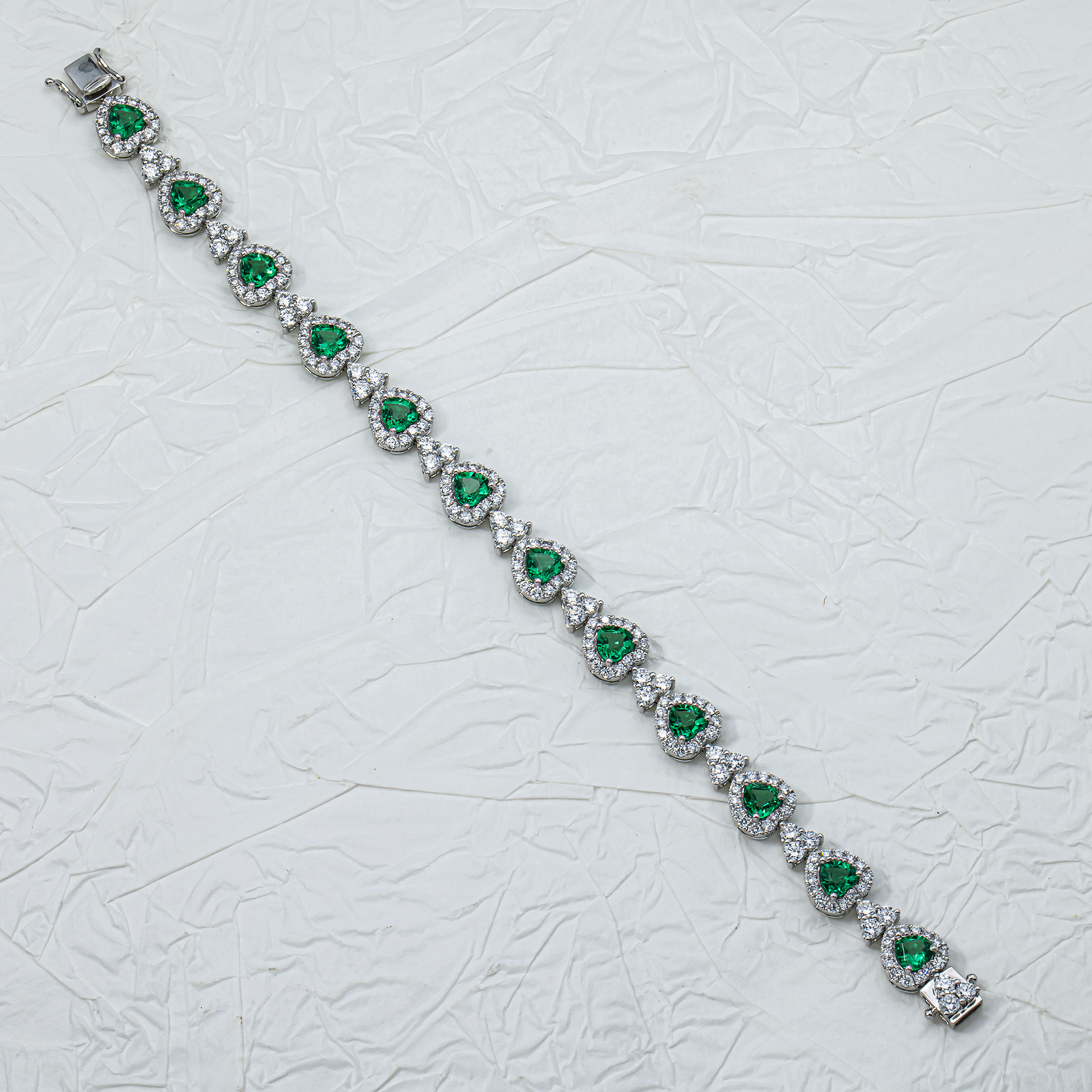 White Gold Heart Emerald & Diamond Bracelet 9.80ct