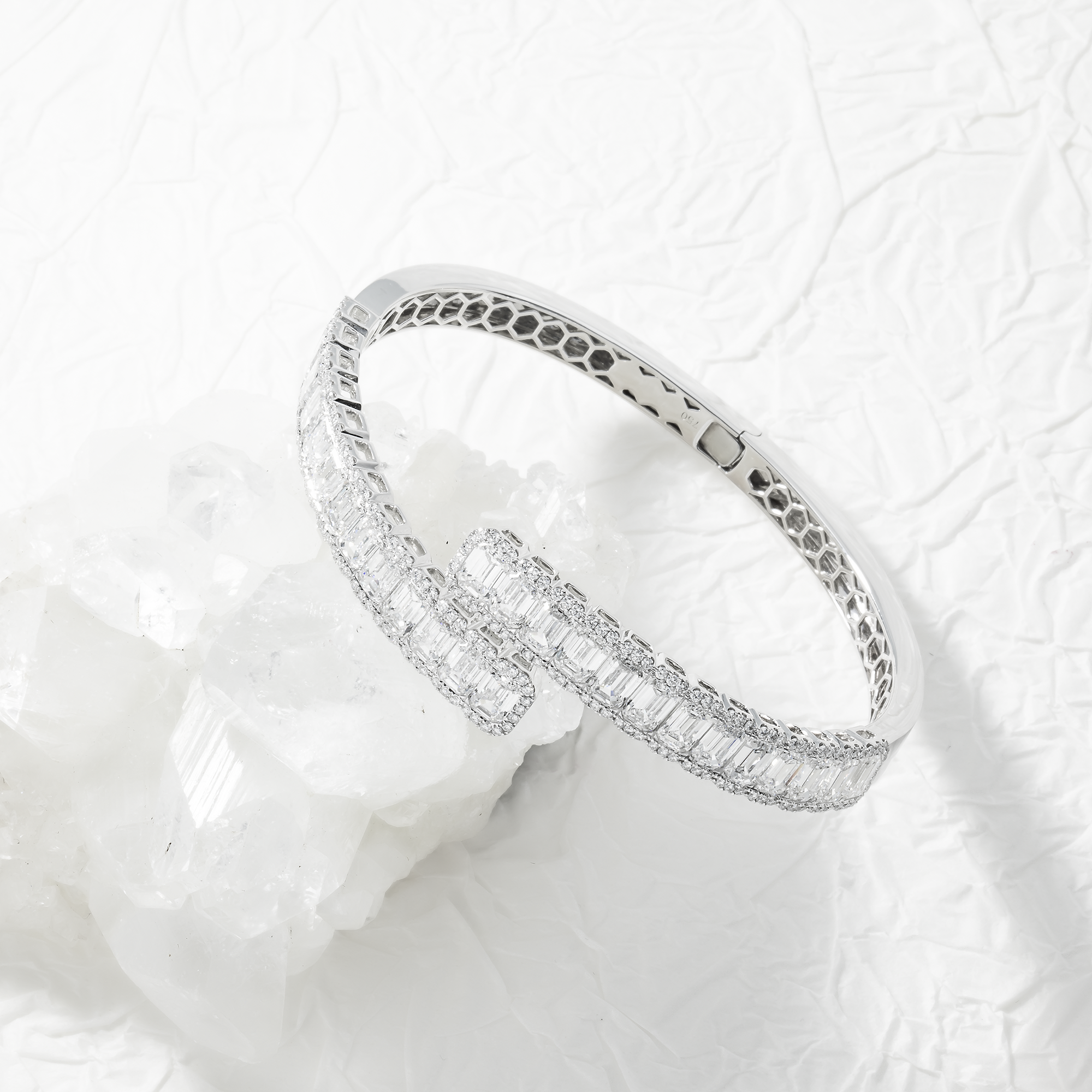18K White Gold Emerald & Round Diamond Wrap Bangle Bracelet 11.61Ct Bracelets
