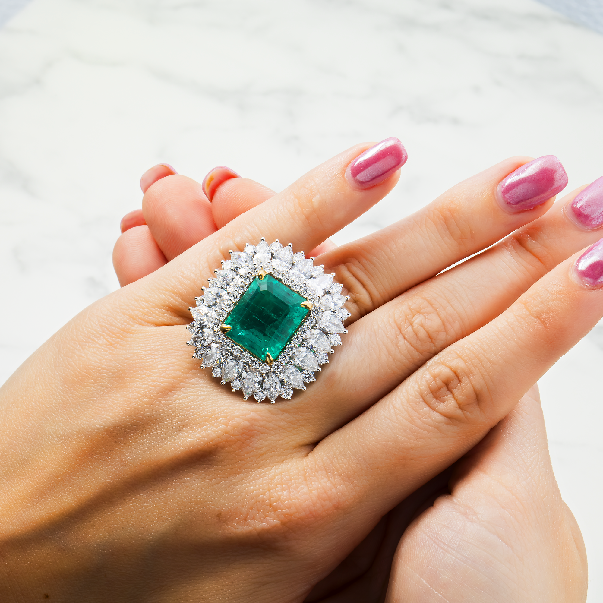 18K White Gold Emerald & Diamond Ring 17.85ctw