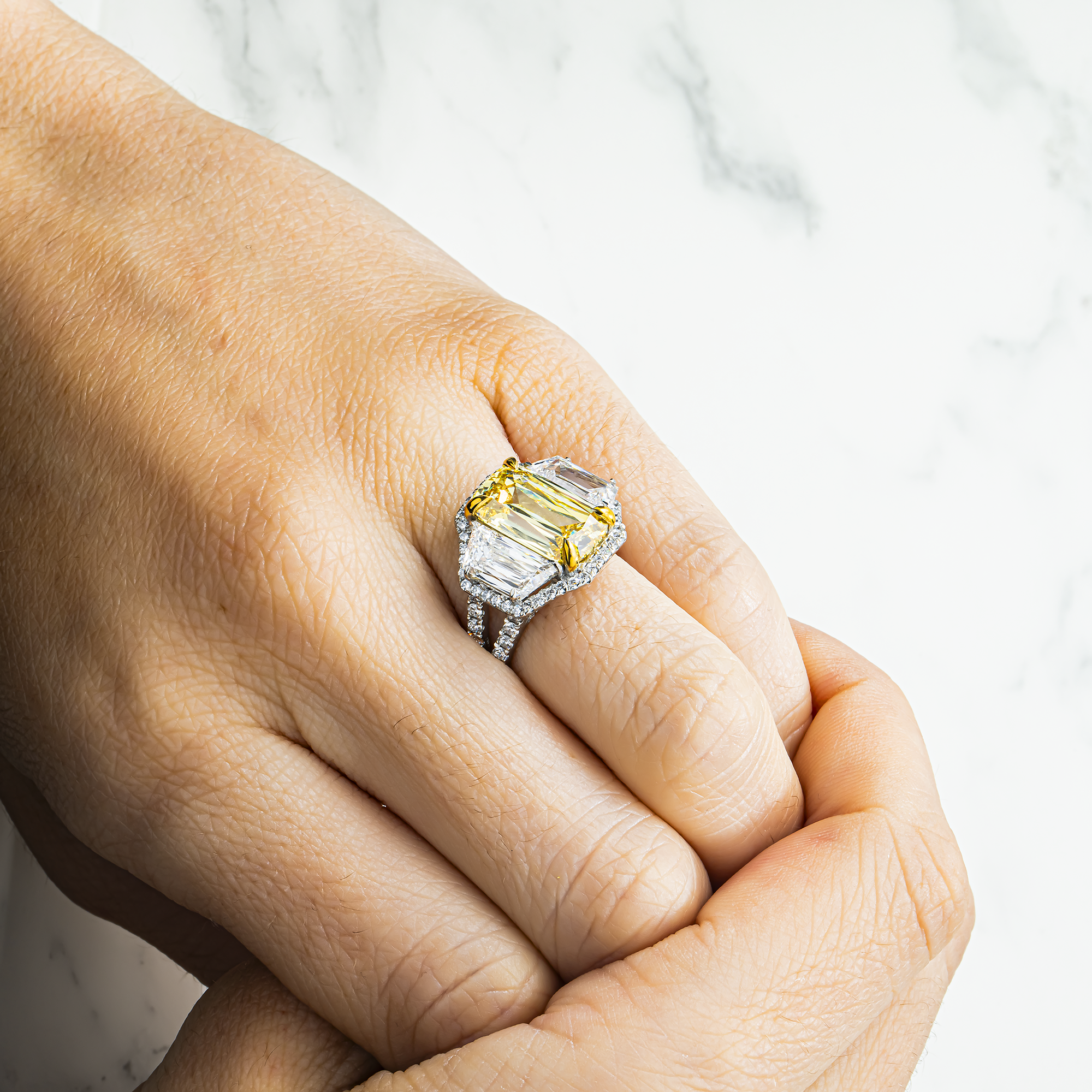 14K White Gold 5.15ct Emerald Fancy Yellow & White Diamond Ring 9.25ctw