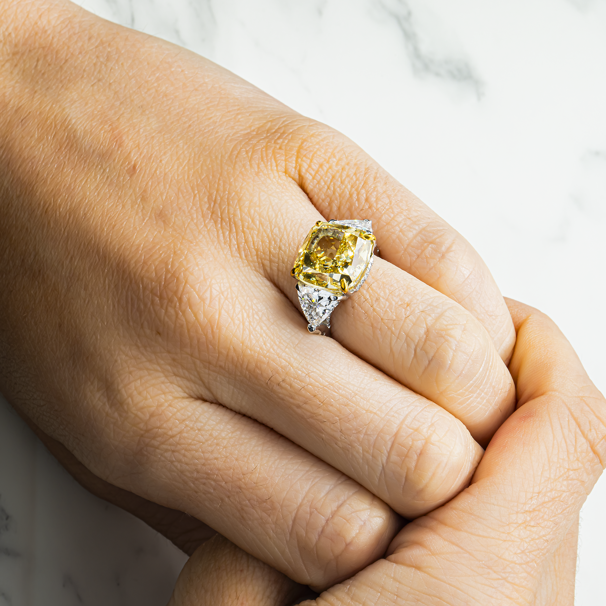 18K White Gold 11.02ct Fancy Yellow & White Diamond Ring 14.54ctw