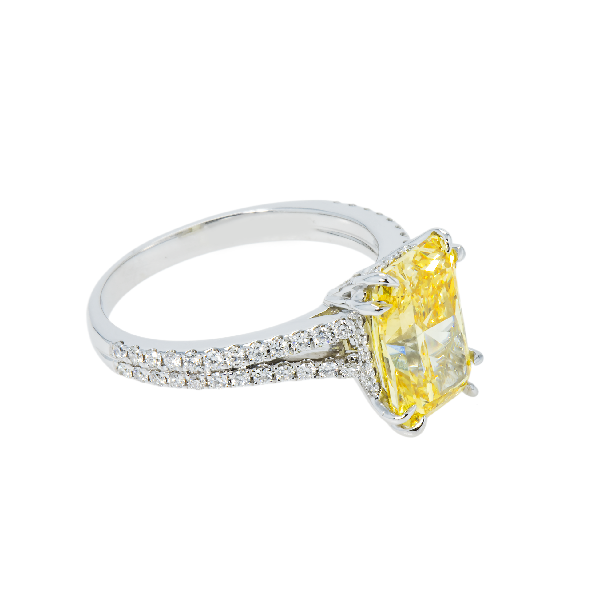 18K White Gold 3.32Ct Radiant Cut Fvy Diamond Engagement Ring 3.83Ctw Bridal