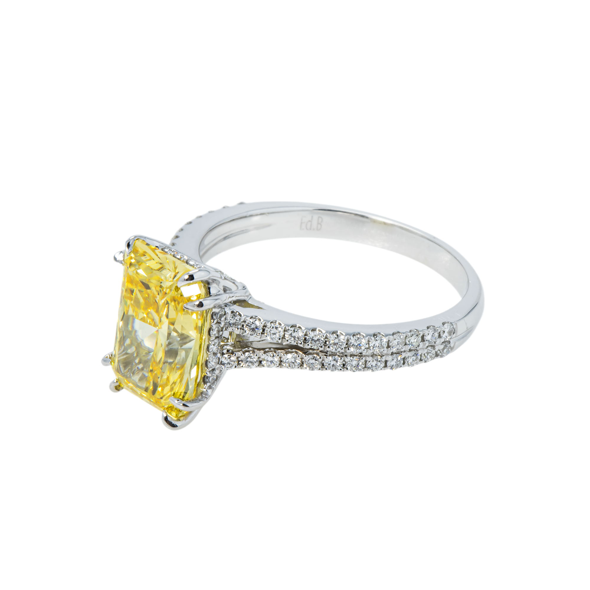 18K White Gold 3.32Ct Radiant Cut Fvy Diamond Engagement Ring 3.83Ctw Bridal
