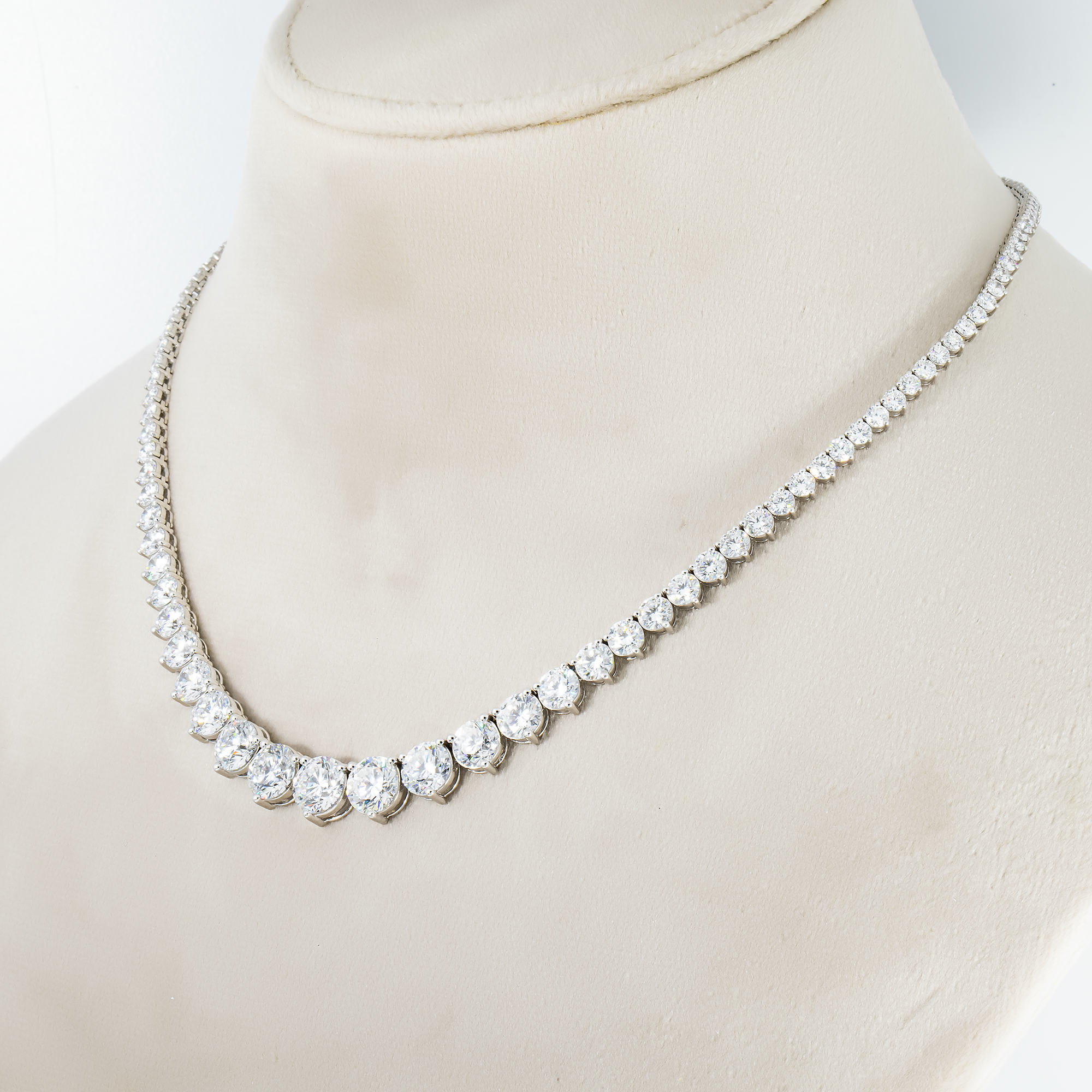 14K White Gold Graduated Round Diamond Tennis Chain 21.61Ct Chains