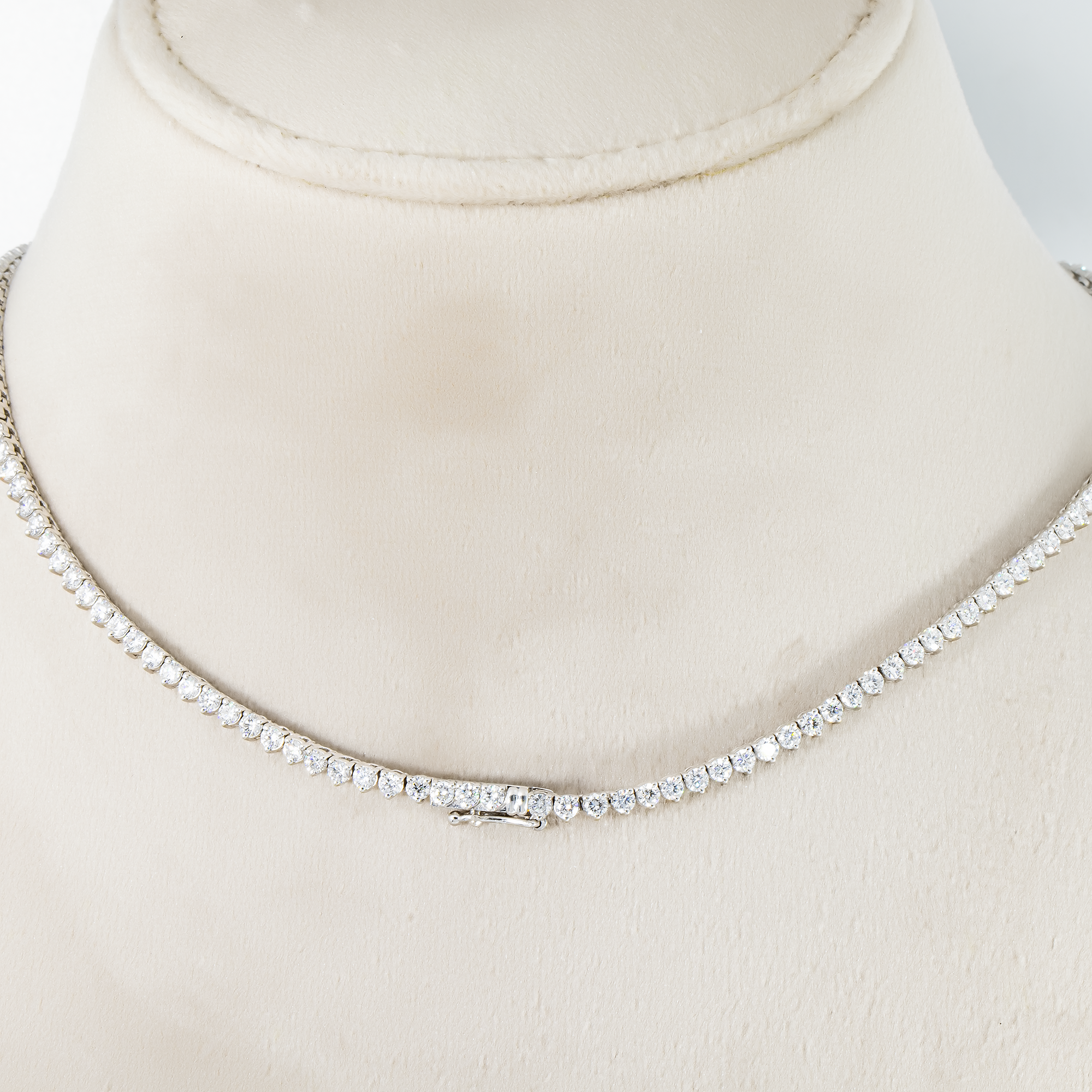 14K White Gold Graduated Round Diamond Tennis Chain 21.61Ct Chains
