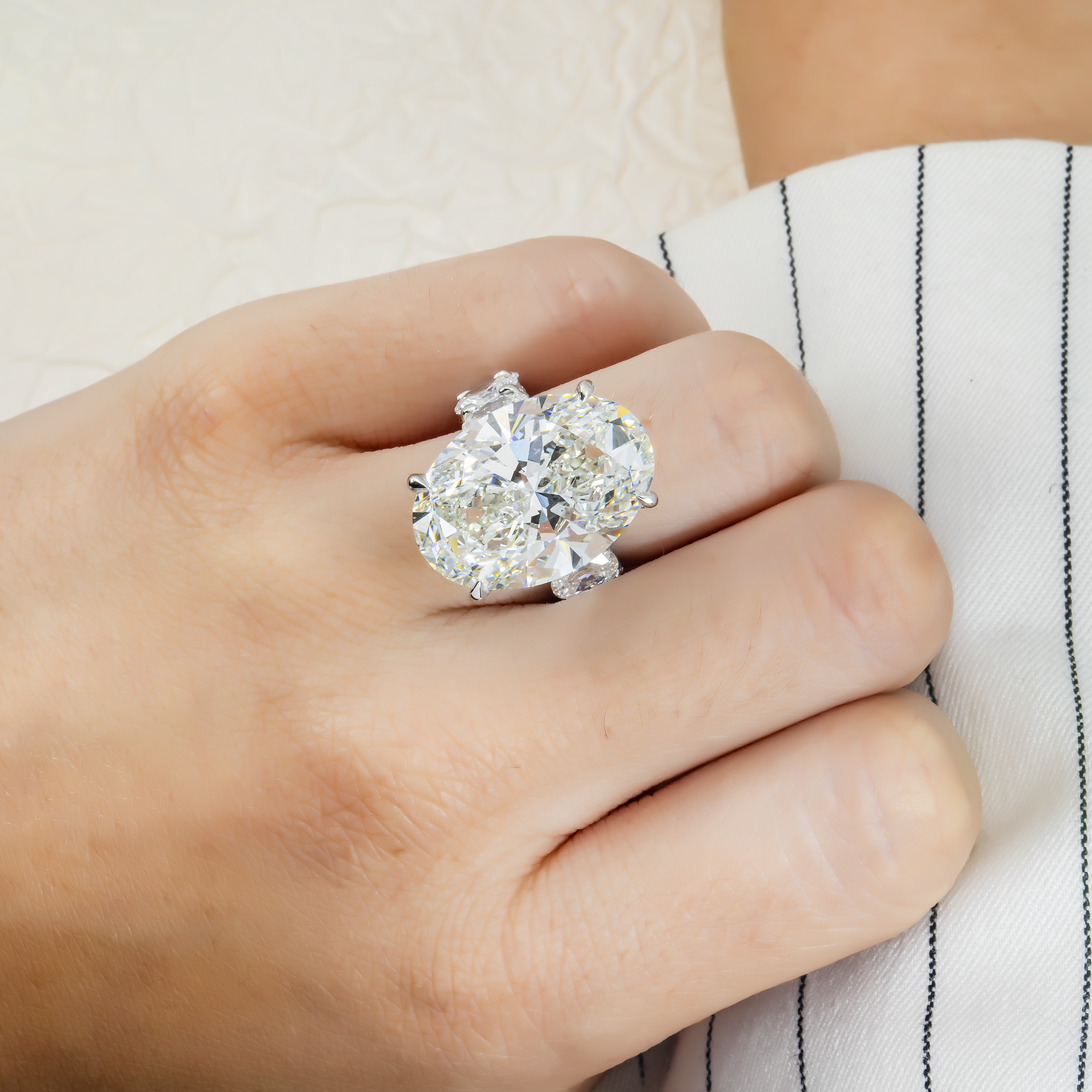 Platinum 22.10Ct Oval Cut Diamond Engagement Ring 30.51Ctw Bridal