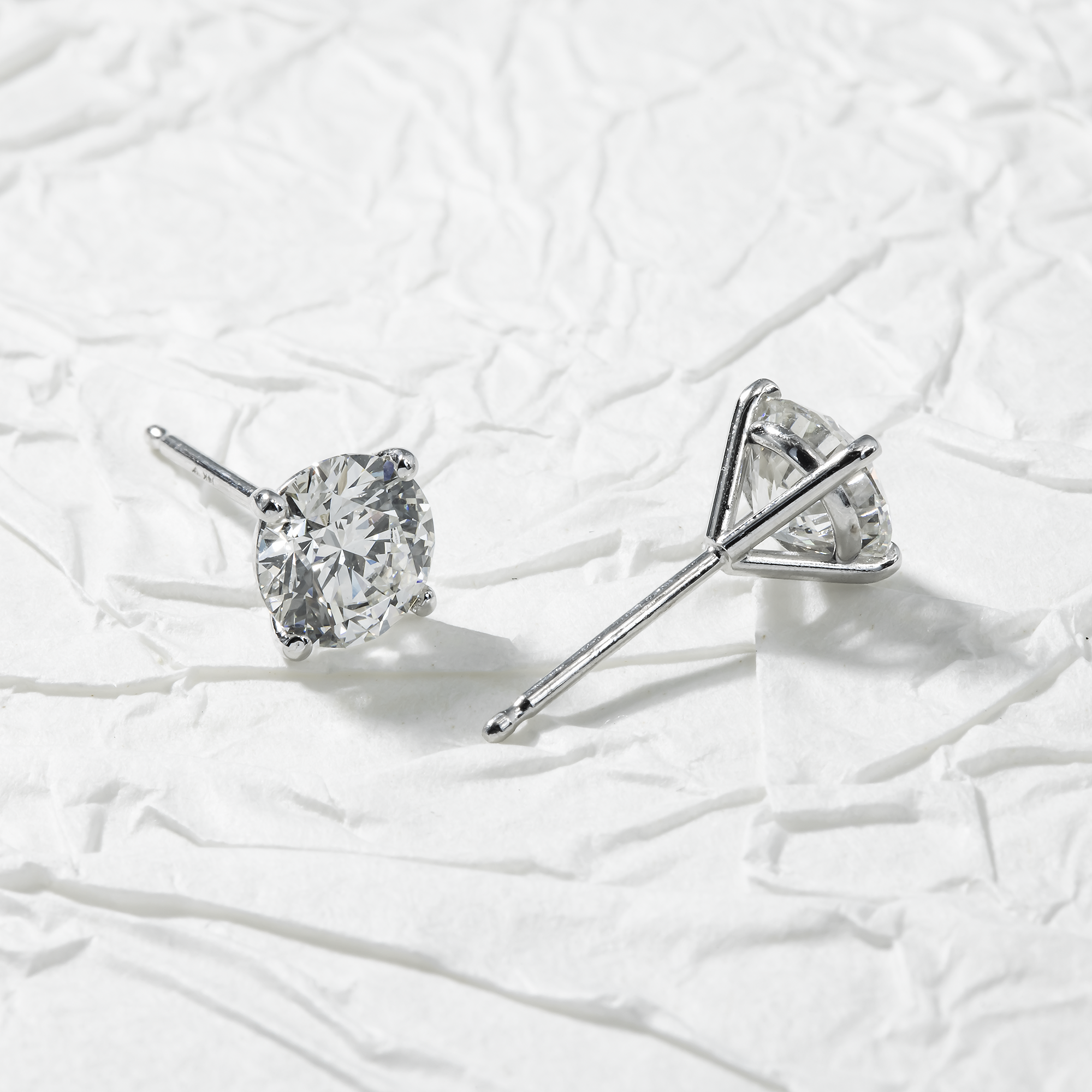 Igi 14K White Gold 1.3Ct Each Solitaire Round Diamond Stud Earrings 2.64Ctw