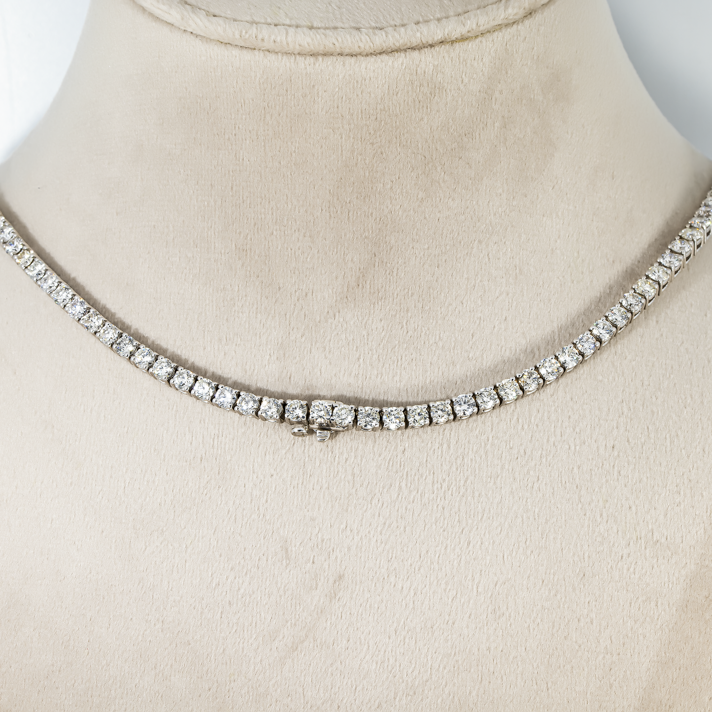 14K White Gold Round Diamond Tennis Chain 26.66ct