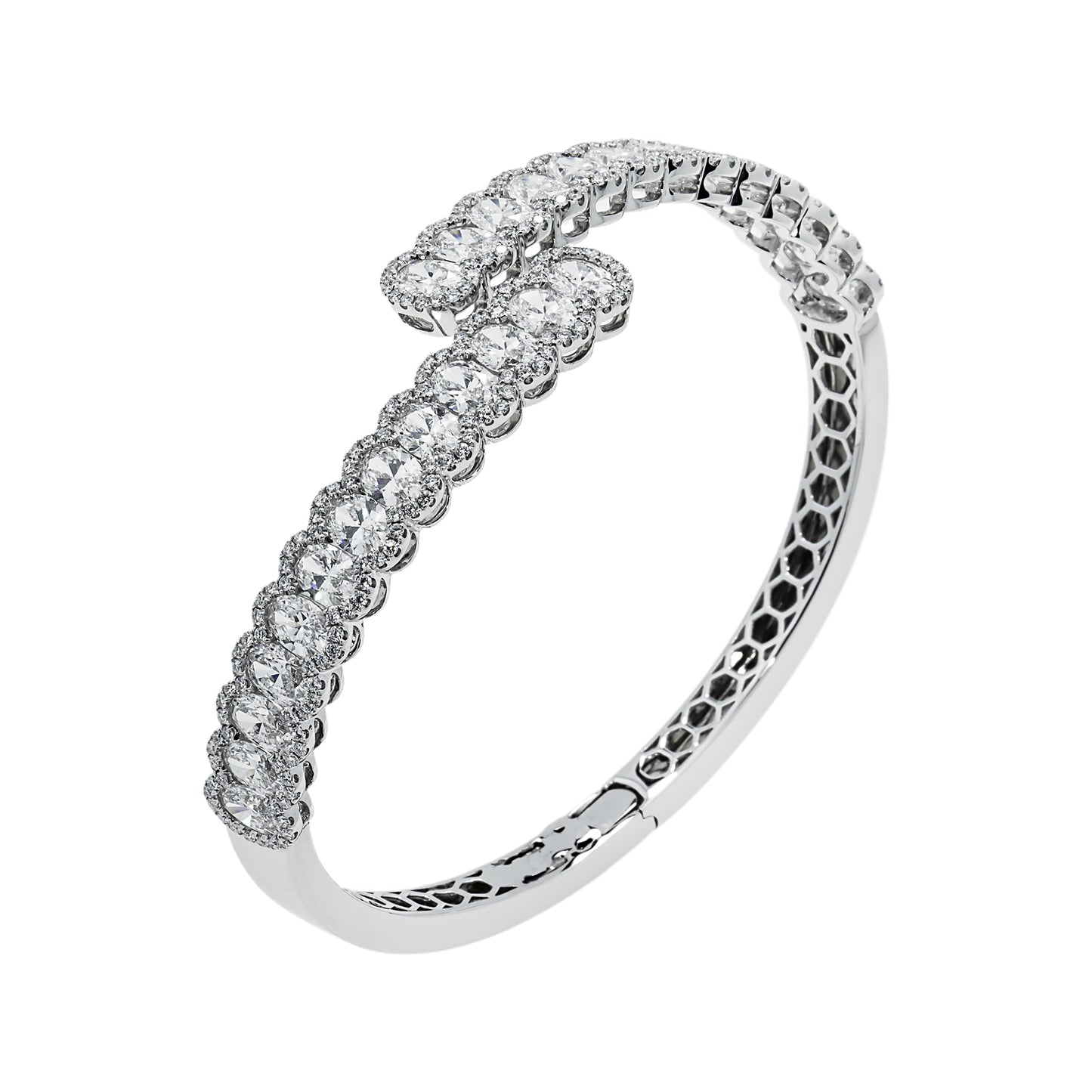 18K White Gold Oval & Round Diamond Bangle Bracelet