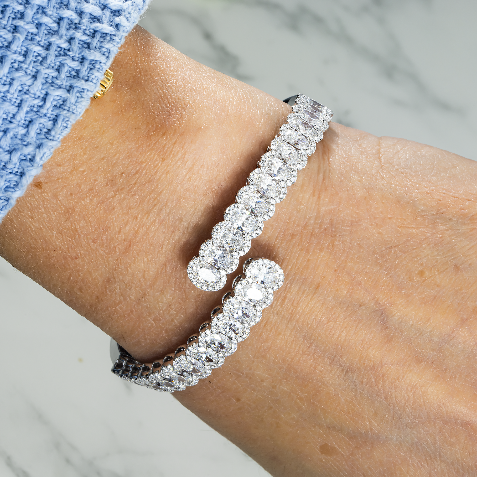 18K White Gold Oval & Round Diamond Bangle Bracelet Bracelets