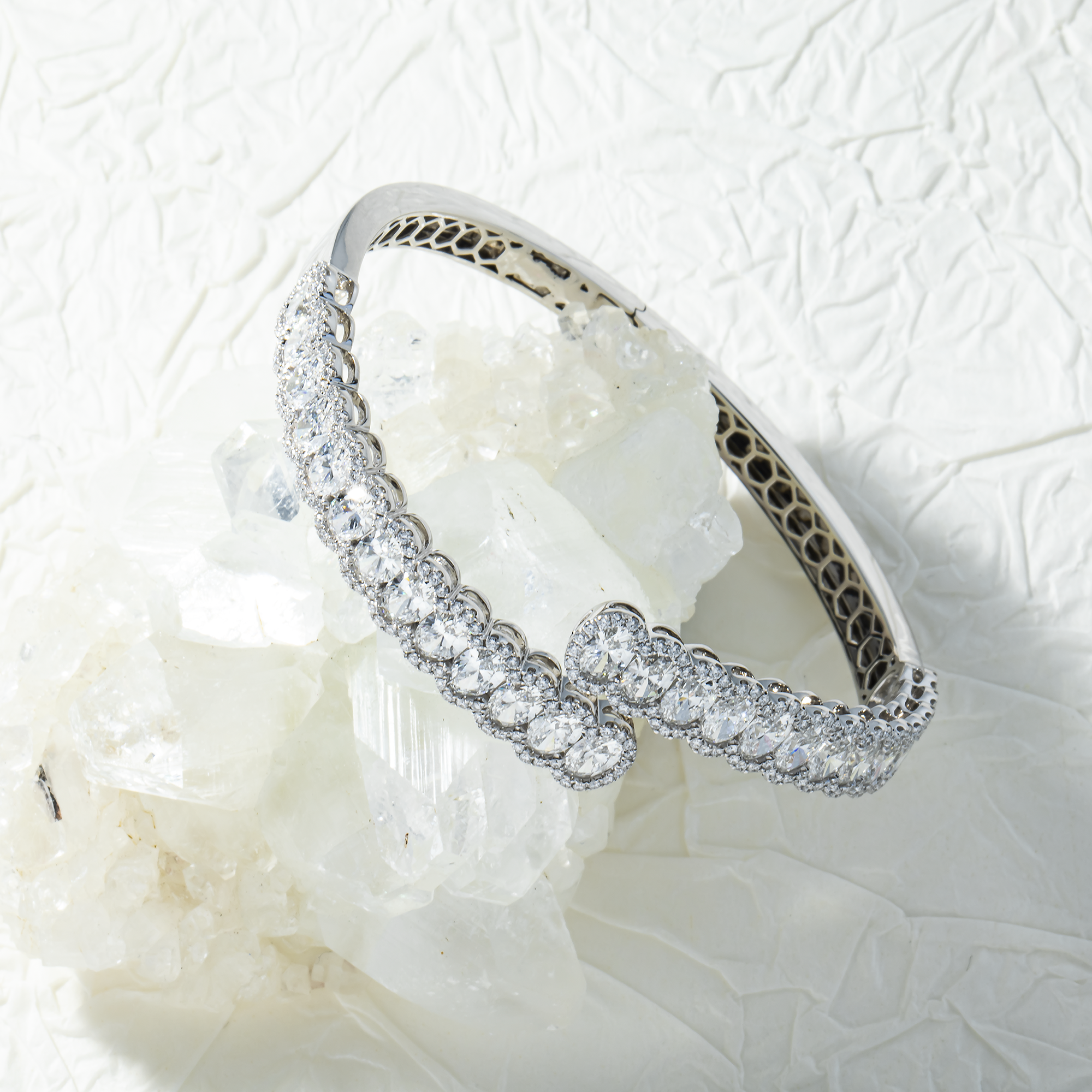 18K White Gold Oval & Round Diamond Bangle Bracelet Bracelets