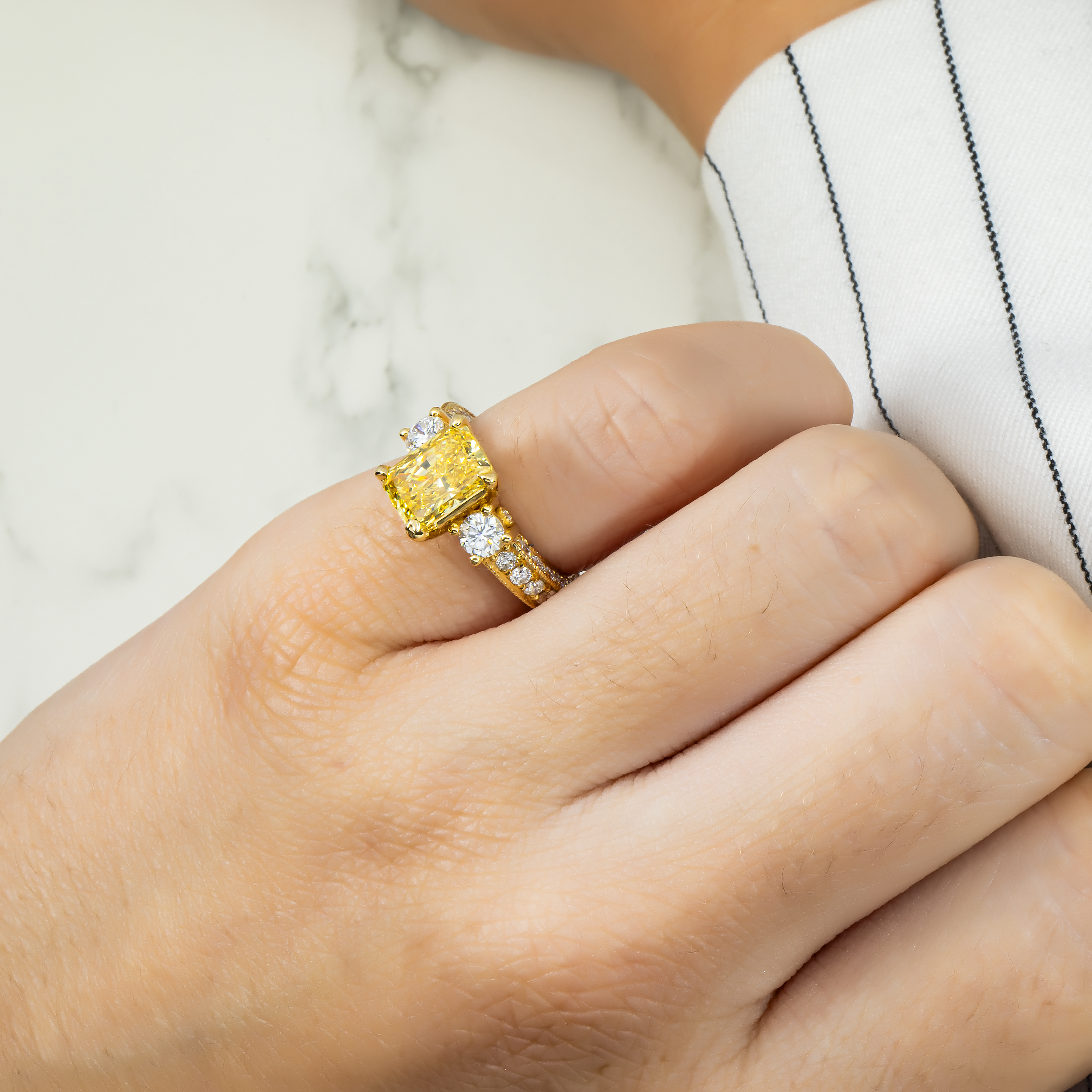 18K Yellow Gold 2Ct Radiant Cut Fancy Vivid Diamond Engagement Ring 3.23Ctw Bridal