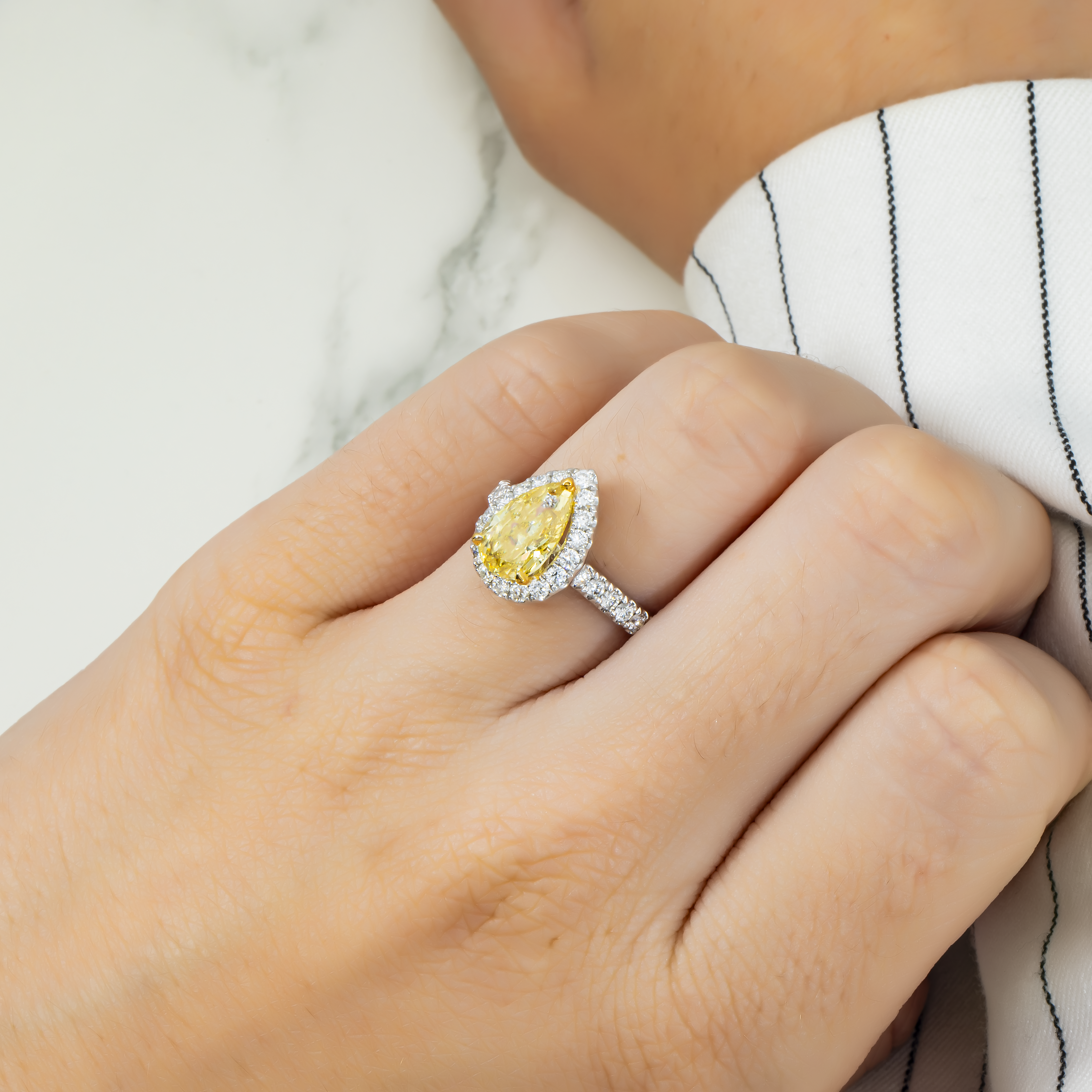 18K White Gold 2.08Ct Pear Cut Fancy Vivid Yellow Diamond Ring 2.83Ctw Bridal