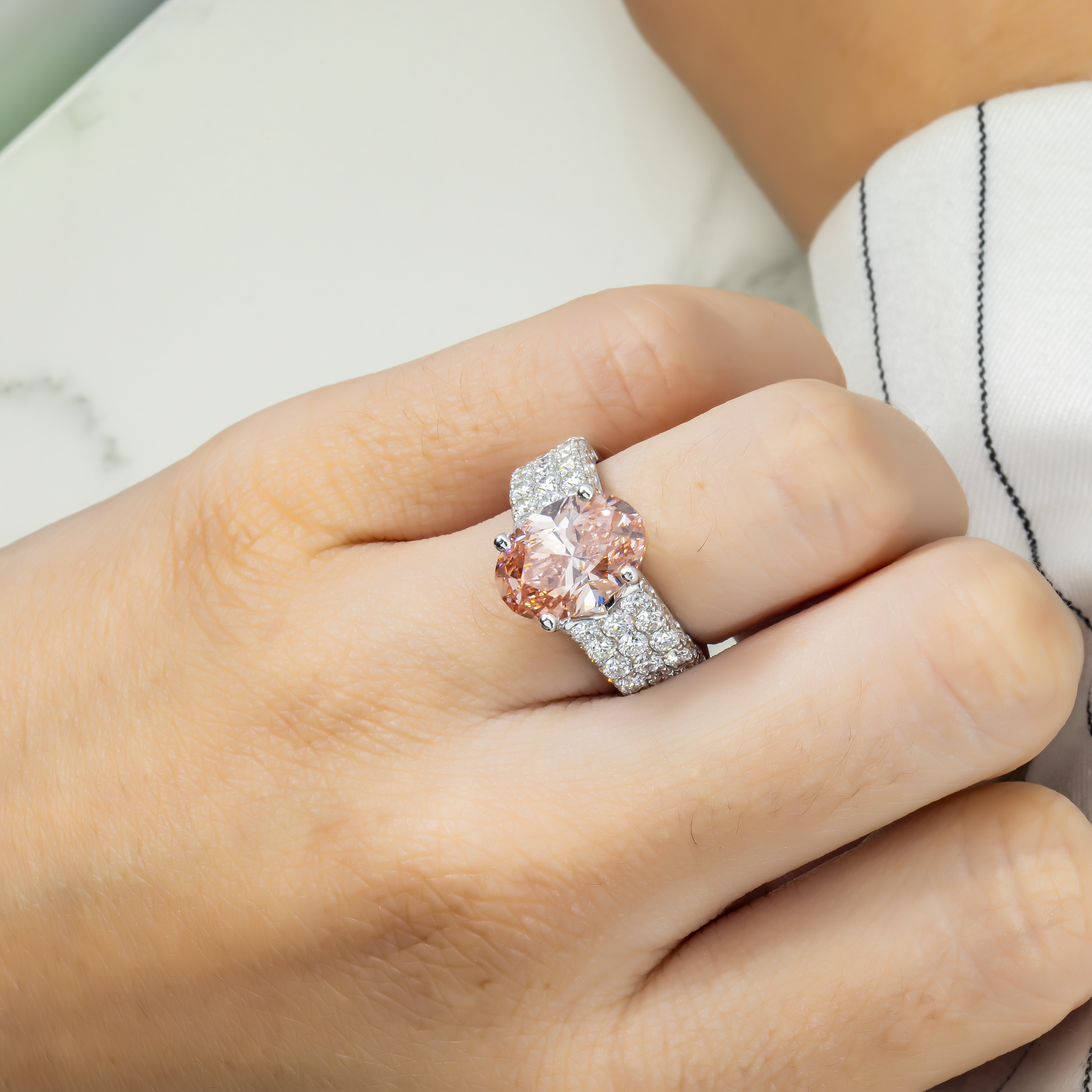 18K White Gold 5Ct Oval Cut Fancy Vivid Pink Diamond Ring 7.83Ctw Bridal