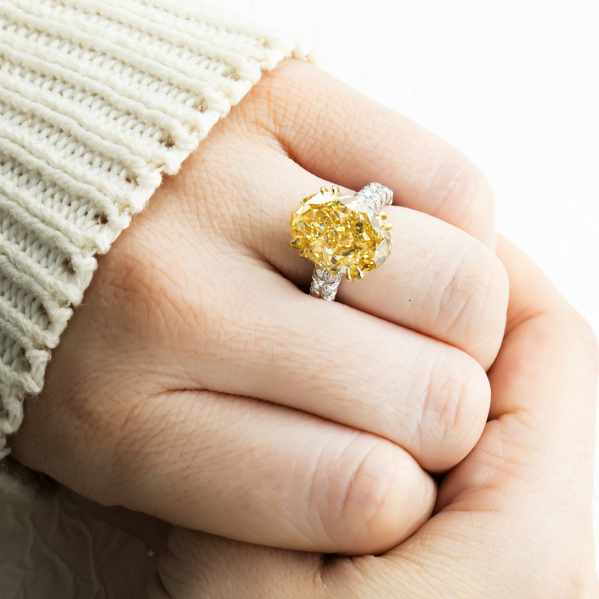 18K White Gold 11.57ct Oval Cut Fancy Yellow Diamond Ring 13.67ctw