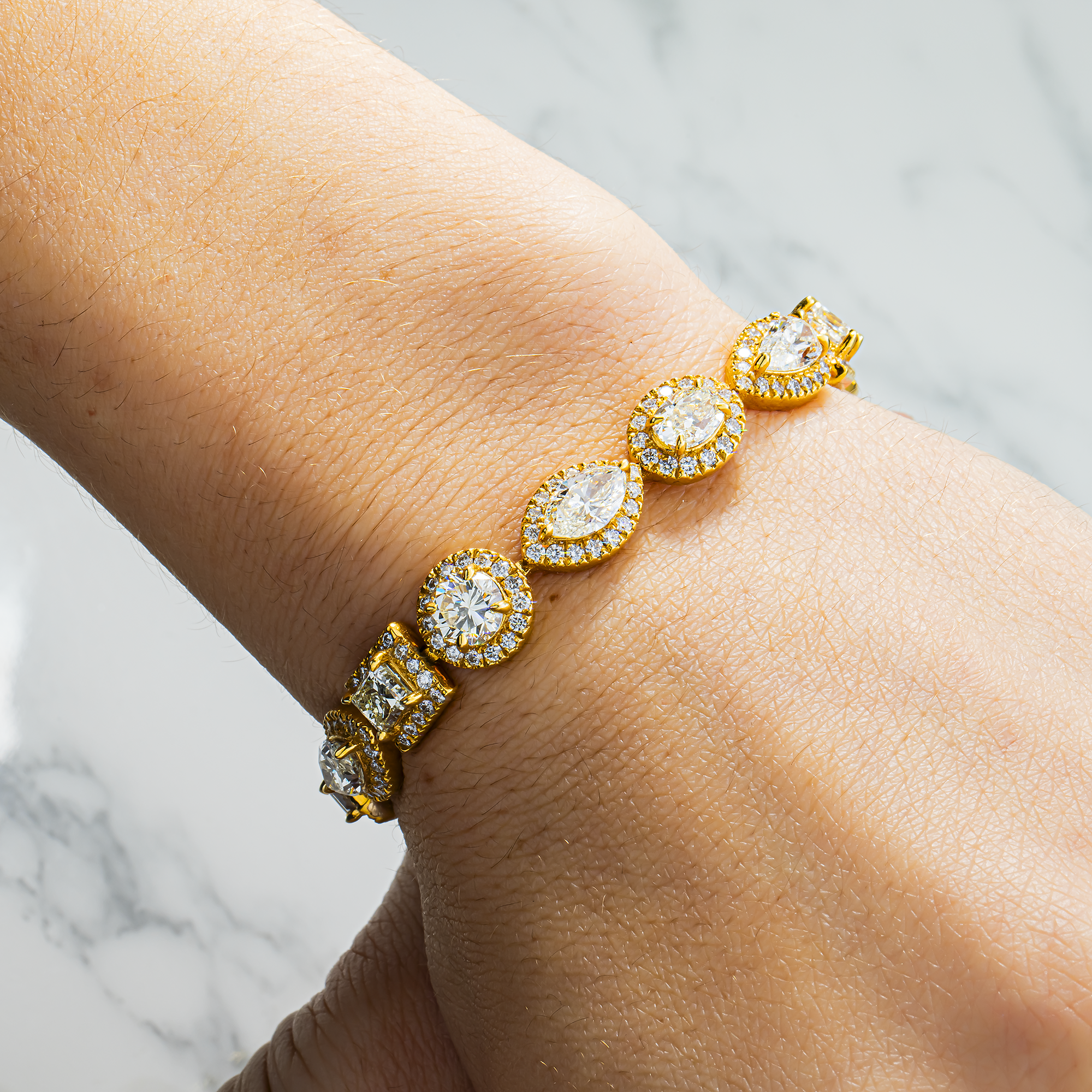 18K Yellow Gold Multi Cut Diamond Satellite Bracelet 23.63ct