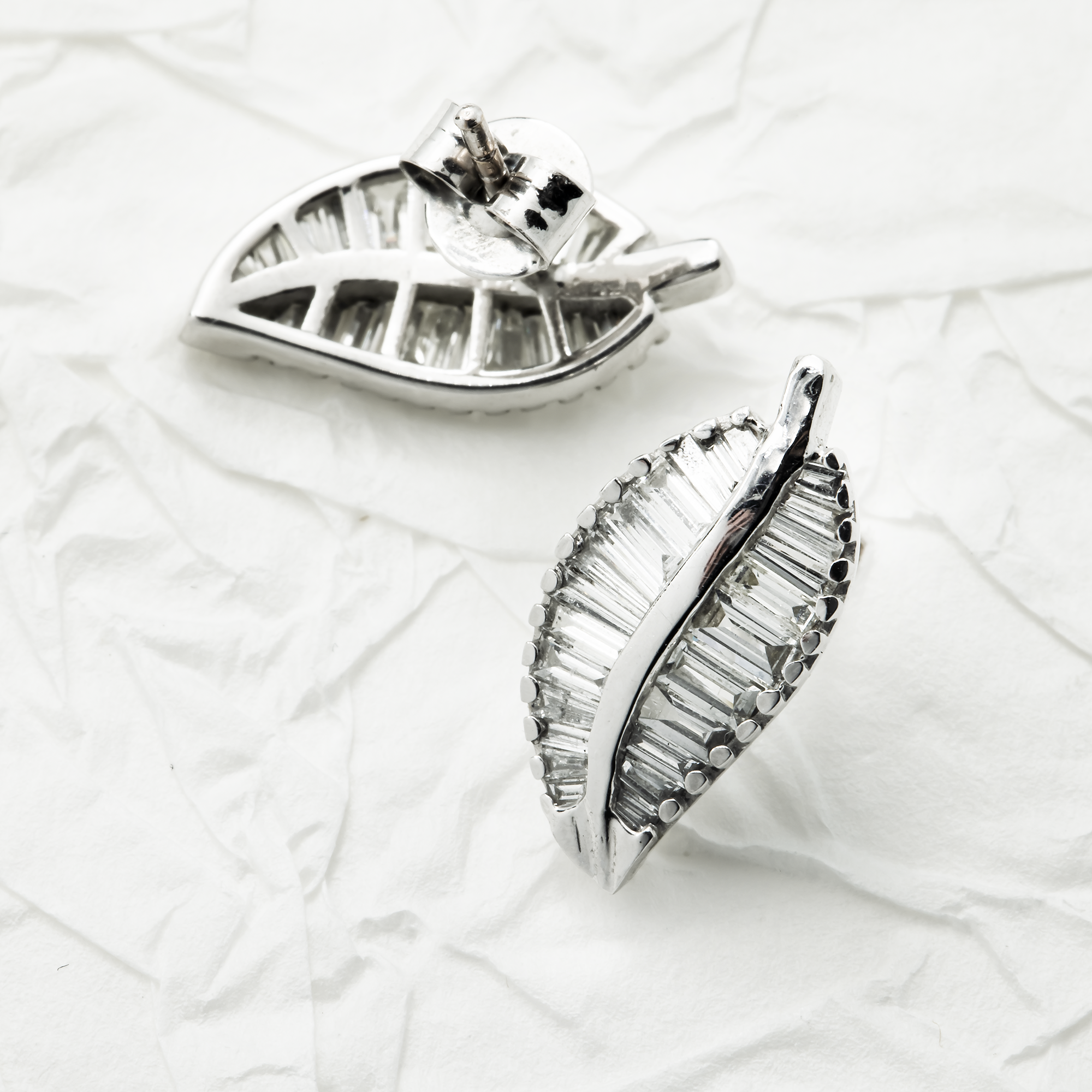 14K White Gold Baguette Diamond Leaf Stud Earrings 0.90ctw
